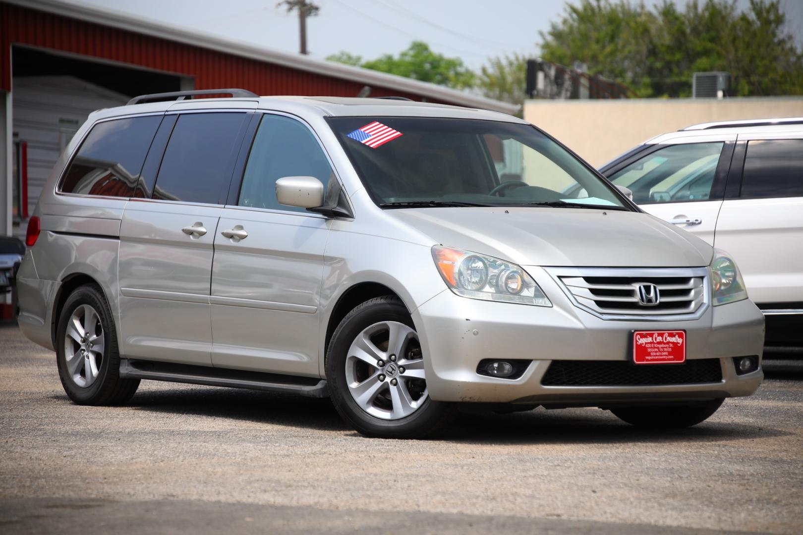 2009 SILVER HONDA ODYSSEY Touring (5FNRL38919B) with an 3.5L V6 SOHC 24V engine, 5-SPEED AUTOMATIC transmission, located at 420 E. Kingsbury St., Seguin, TX, 78155, (830) 401-0495, 29.581060, -97.961647 - Photo#0