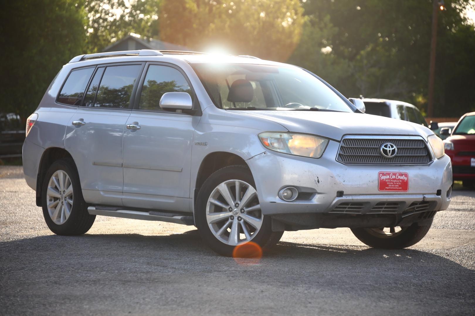 2008 SILVER TOYOTA HIGHLANDER HYBRID Limited 4WD (JTEEW44A582) with an 3.3L V6 DOHC 24V HYBRID engine, CVT transmission, located at 420 E. Kingsbury St., Seguin, TX, 78155, (830) 401-0495, 29.581060, -97.961647 - Photo#6