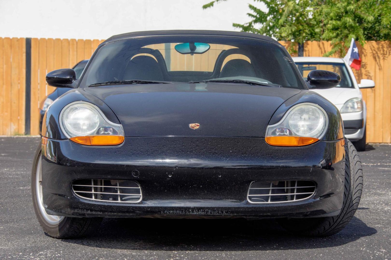 2000 BLACK PORSCHE BOXSTER Base (WP0CA2982YU) with an 2.7L H6 DOHC 24V engine, 5-SPEED AUTOMATIC OR 5-SPEED MANUAL transmission, located at 420 E. Kingsbury St., Seguin, TX, 78155, (830) 401-0495, 29.581060, -97.961647 - Photo#1