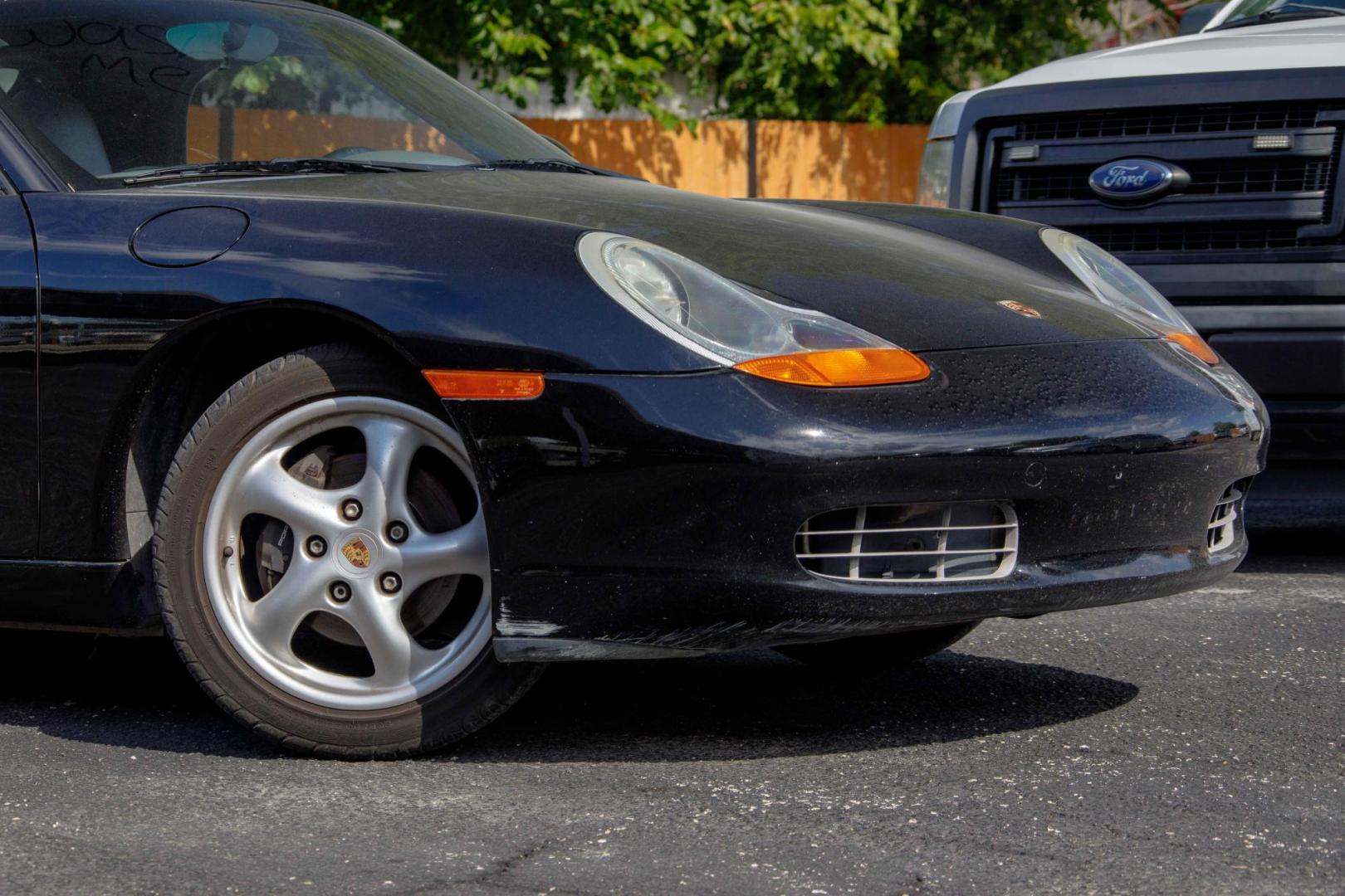 2000 BLACK PORSCHE BOXSTER Base (WP0CA2982YU) with an 2.7L H6 DOHC 24V engine, 5-SPEED AUTOMATIC OR 5-SPEED MANUAL transmission, located at 420 E. Kingsbury St., Seguin, TX, 78155, (830) 401-0495, 29.581060, -97.961647 - Photo#2