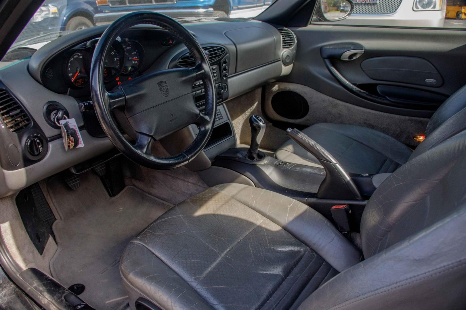 2000 BLACK PORSCHE BOXSTER Base (WP0CA2982YU) with an 2.7L H6 DOHC 24V engine, 5-SPEED AUTOMATIC OR 5-SPEED MANUAL transmission, located at 420 E. Kingsbury St., Seguin, TX, 78155, (830) 401-0495, 29.581060, -97.961647 - Photo#6