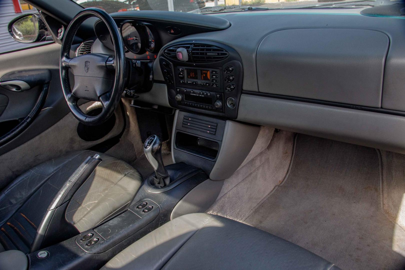 2000 BLACK PORSCHE BOXSTER Base (WP0CA2982YU) with an 2.7L H6 DOHC 24V engine, 5-SPEED AUTOMATIC OR 5-SPEED MANUAL transmission, located at 420 E. Kingsbury St., Seguin, TX, 78155, (830) 401-0495, 29.581060, -97.961647 - Photo#8