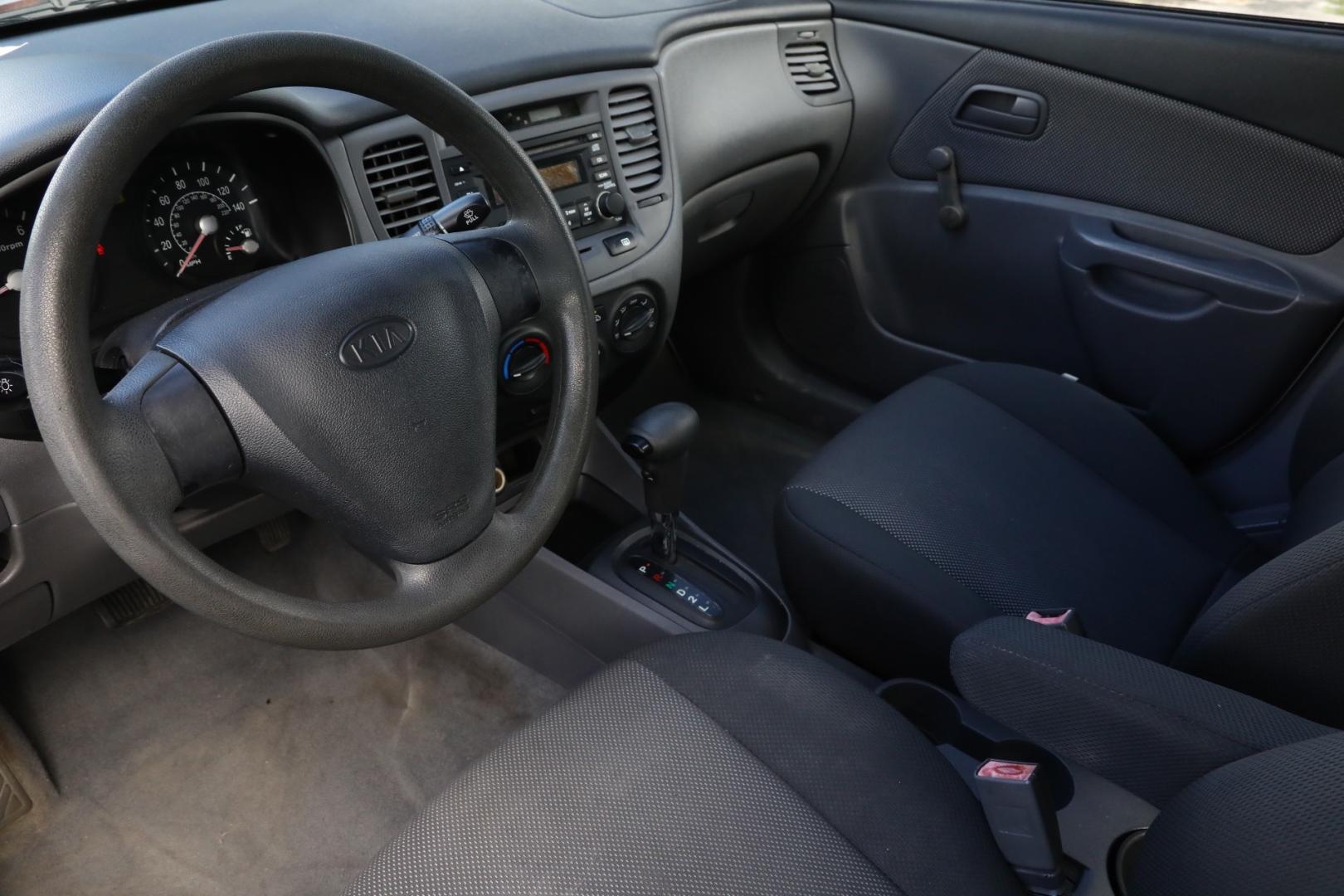 2006 WHITE KIA RIO Base (KNADE123866) with an 1.6L L4 DOHC 16V engine, 5-SPEED MANUAL transmission, located at 420 E. Kingsbury St., Seguin, TX, 78155, (830) 401-0495, 29.581060, -97.961647 - Photo#6