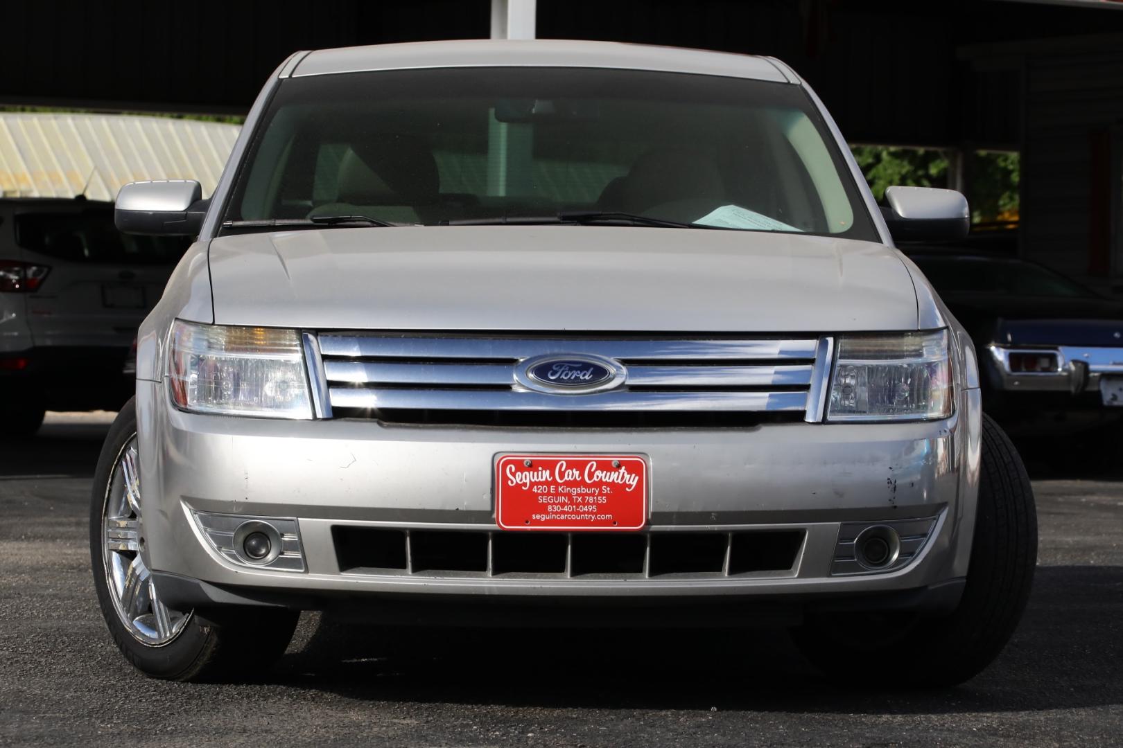 2008 SILVER FORD TAURUS SEL (1FAHP24W38G) with an 3.5L V6 DOHC 24V engine, 6-SPEED AUTOMATIC transmission, located at 420 E. Kingsbury St., Seguin, TX, 78155, (830) 401-0495, 29.581060, -97.961647 - Photo#1