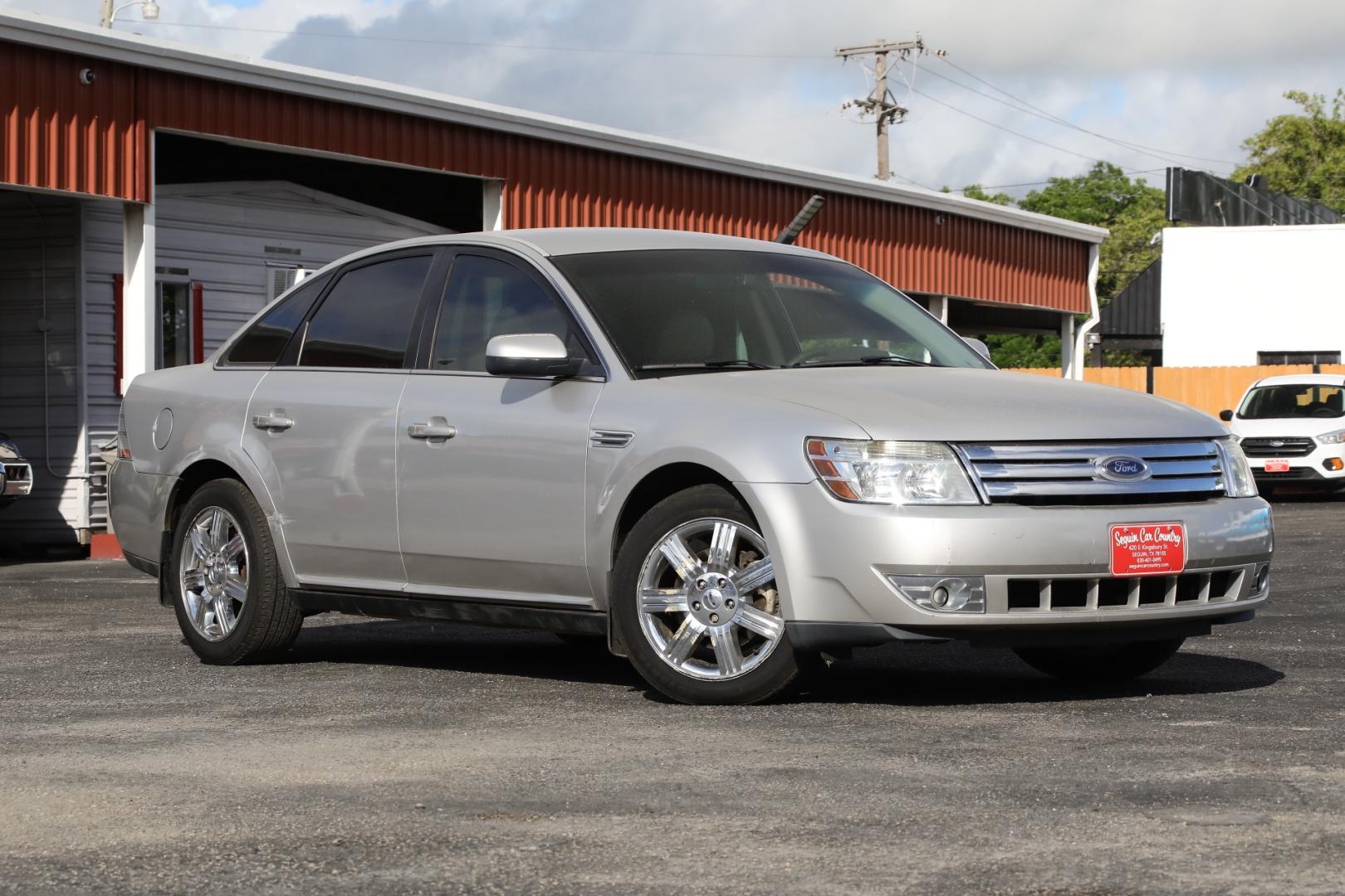 2008 SILVER FORD TAURUS SEL (1FAHP24W38G) with an 3.5L V6 DOHC 24V engine, 6-SPEED AUTOMATIC transmission, located at 420 E. Kingsbury St., Seguin, TX, 78155, (830) 401-0495, 29.581060, -97.961647 - Photo#0