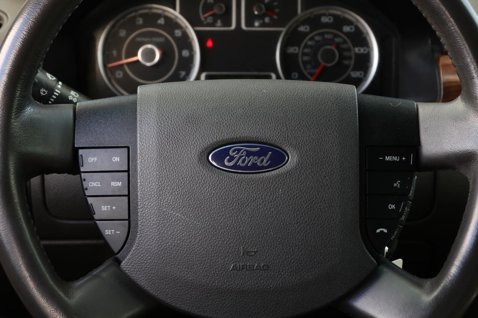 2008 SILVER FORD TAURUS SEL (1FAHP24W38G) with an 3.5L V6 DOHC 24V engine, 6-SPEED AUTOMATIC transmission, located at 420 E. Kingsbury St., Seguin, TX, 78155, (830) 401-0495, 29.581060, -97.961647 - Photo#11