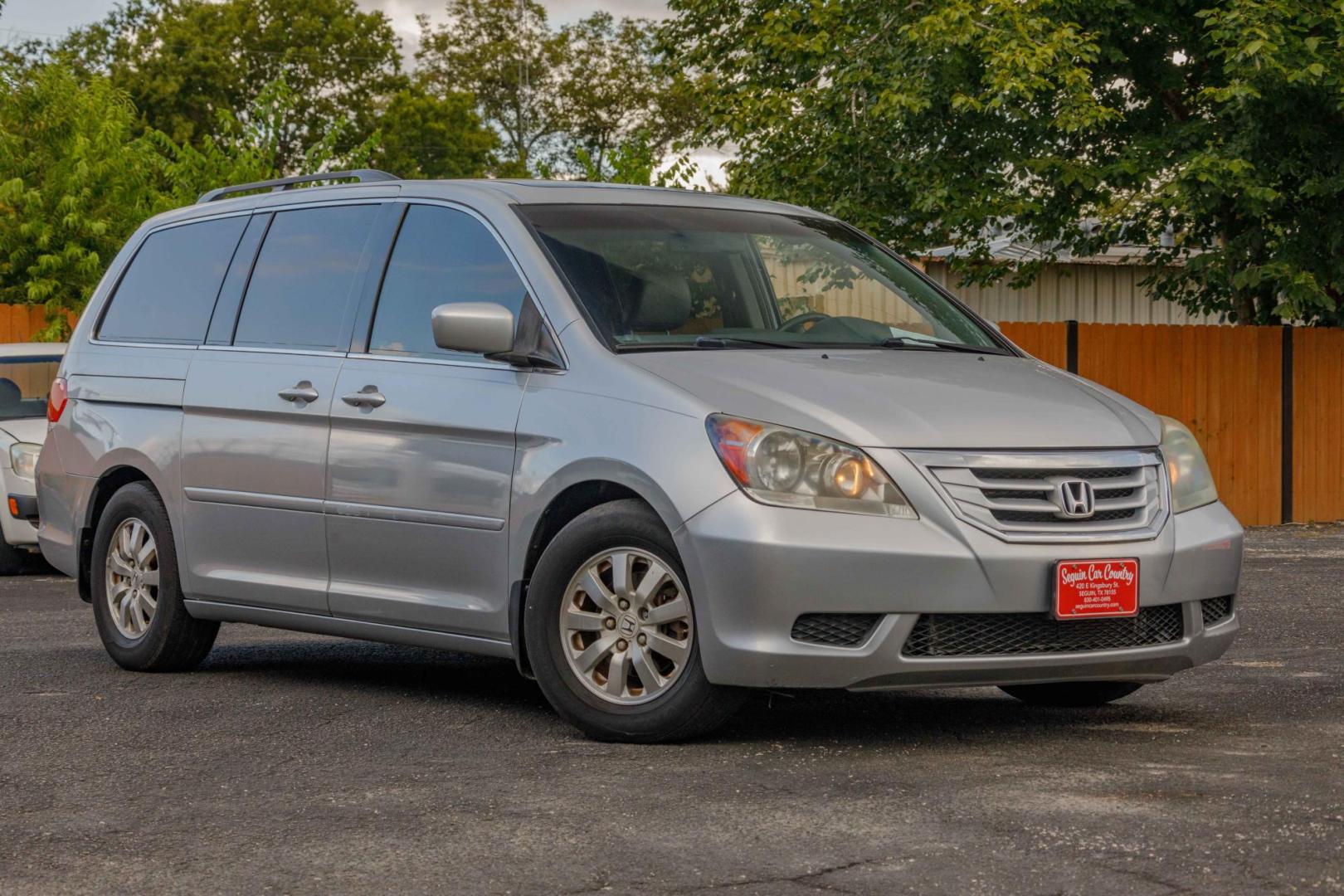 2010 SILVER HONDA ODYSSEY EX-L w/ DVD and Navigation (5FNRL3H70AB) with an 3.5L V6 SOHC 24V engine, 5-SPEED AUTOMATIC transmission, located at 420 E. Kingsbury St., Seguin, TX, 78155, (830) 401-0495, 29.581060, -97.961647 - Photo#0