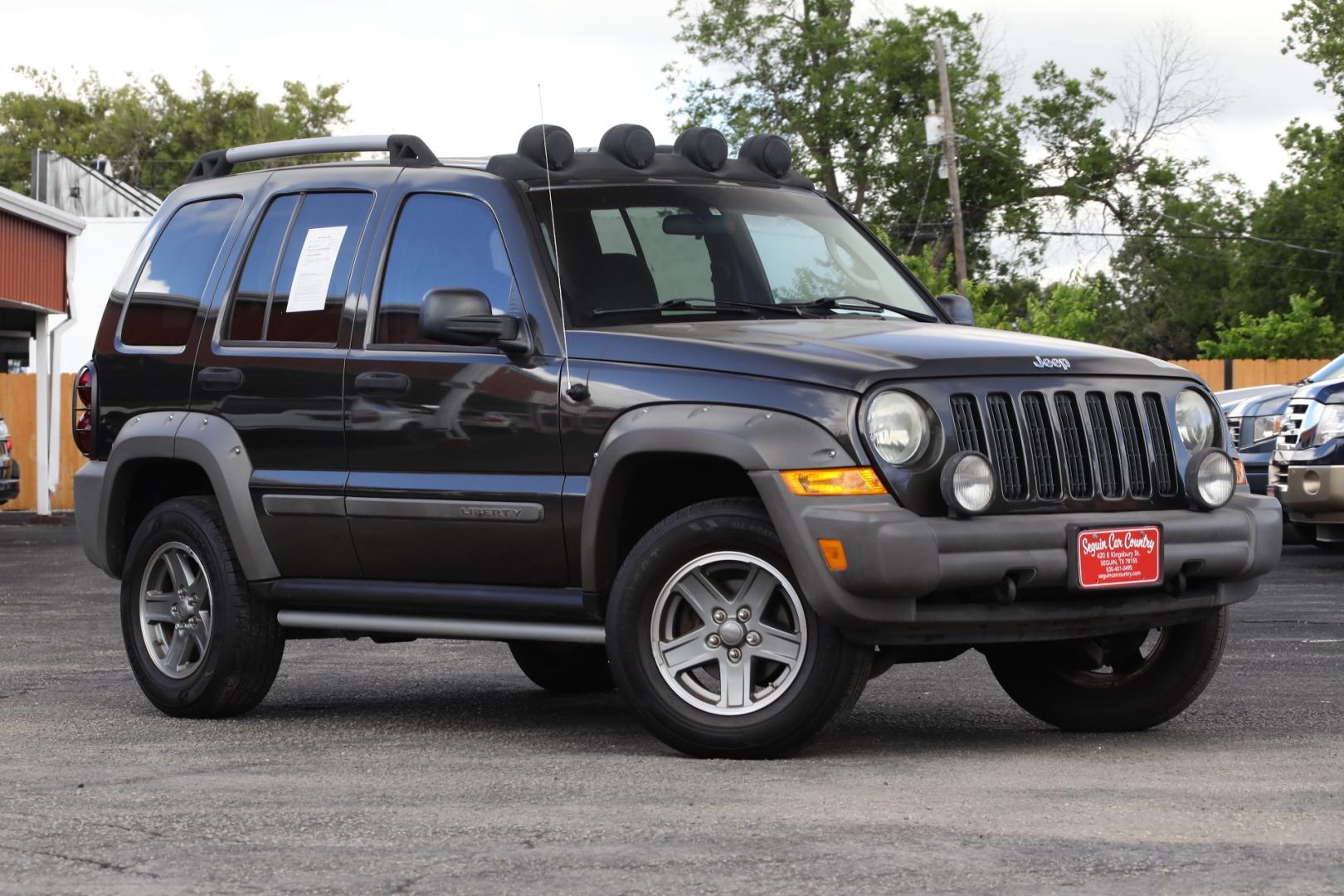 2005 GRAY JEEP LIBERTY Renegade 2WD (1J4GK38K75W) with an 3.7L V6 SOHC 12V engine, 4-SPEED AUTOMATIC OR 6-SPEED MANUAL transmission, located at 420 E. Kingsbury St., Seguin, TX, 78155, (830) 401-0495, 29.581060, -97.961647 - Photo#0