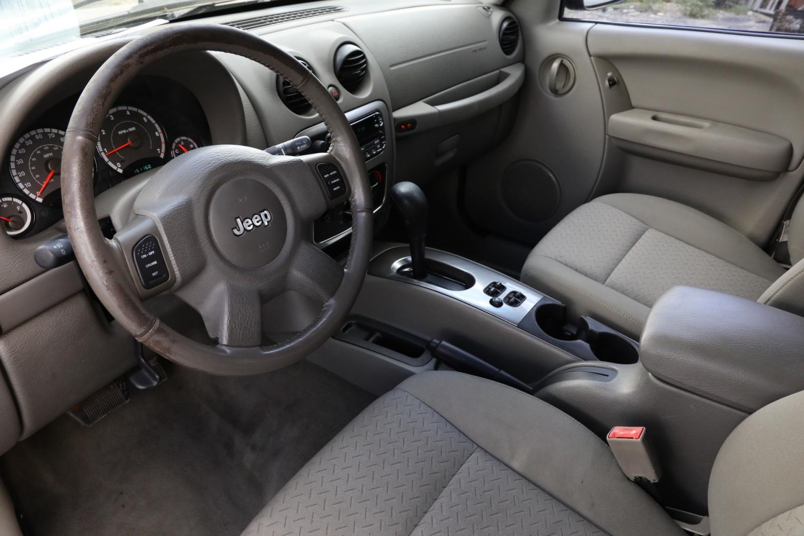 2005 GRAY JEEP LIBERTY Renegade 2WD (1J4GK38K75W) with an 3.7L V6 SOHC 12V engine, 4-SPEED AUTOMATIC OR 6-SPEED MANUAL transmission, located at 420 E. Kingsbury St., Seguin, TX, 78155, (830) 401-0495, 29.581060, -97.961647 - Photo#7