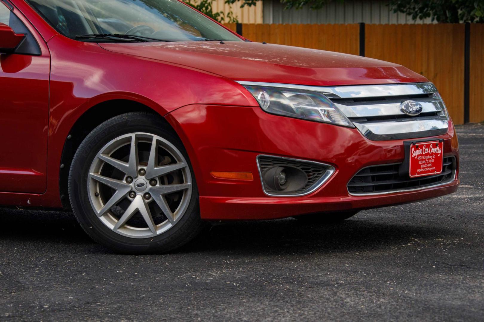 2012 RED FORD FUSION SEL (3FAHP0JA1CR) with an 2.5L L4 DOHC 16V engine, 5-SPEED AUTOMATIC OR 5-SPEED MANUAL transmission, located at 420 E. Kingsbury St., Seguin, TX, 78155, (830) 401-0495, 29.581060, -97.961647 - Photo#2