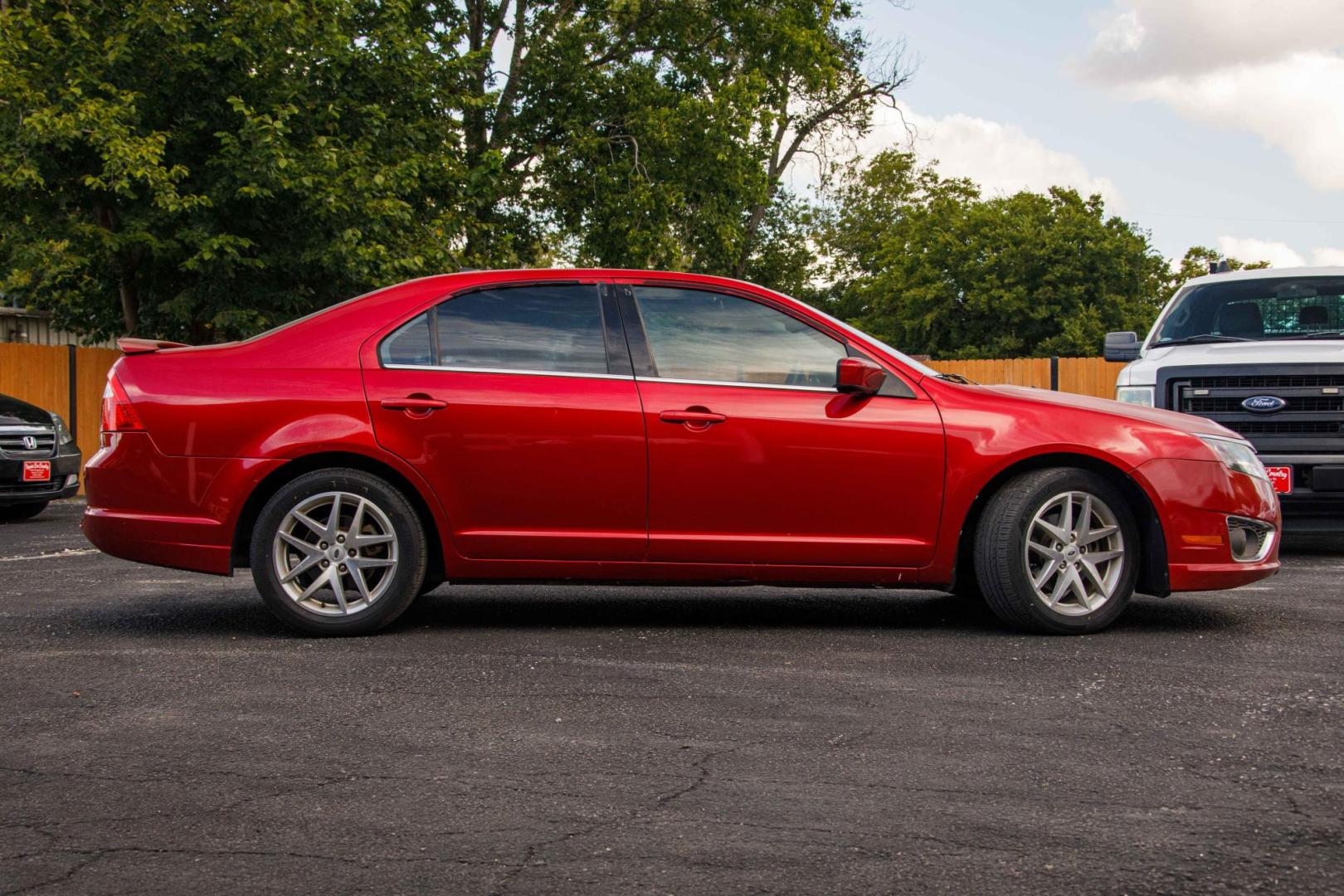 2012 RED FORD FUSION SEL (3FAHP0JA1CR) with an 2.5L L4 DOHC 16V engine, 5-SPEED AUTOMATIC OR 5-SPEED MANUAL transmission, located at 420 E. Kingsbury St., Seguin, TX, 78155, (830) 401-0495, 29.581060, -97.961647 - Photo#3