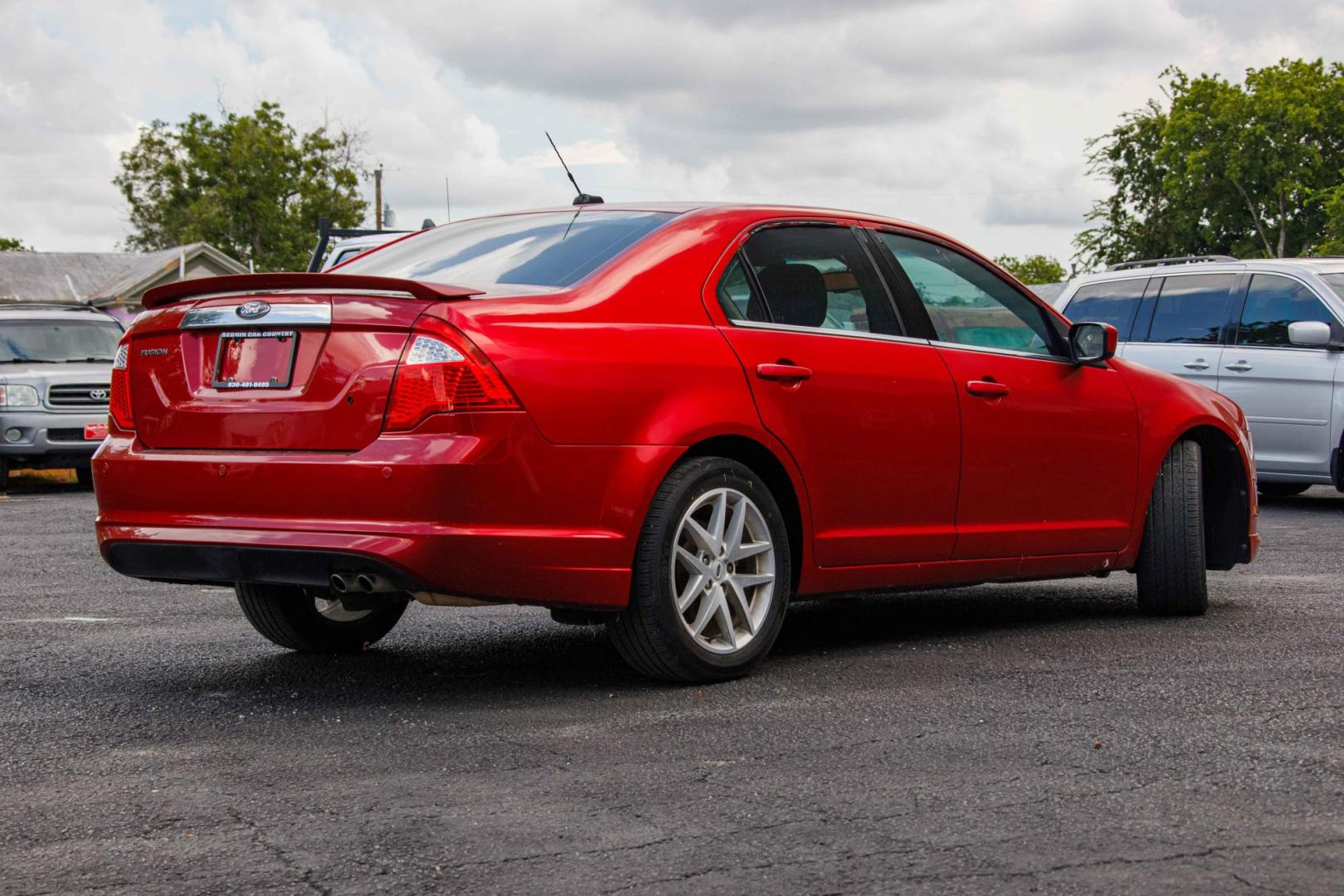 2012 RED FORD FUSION SEL (3FAHP0JA1CR) with an 2.5L L4 DOHC 16V engine, 5-SPEED AUTOMATIC OR 5-SPEED MANUAL transmission, located at 420 E. Kingsbury St., Seguin, TX, 78155, (830) 401-0495, 29.581060, -97.961647 - Photo#4