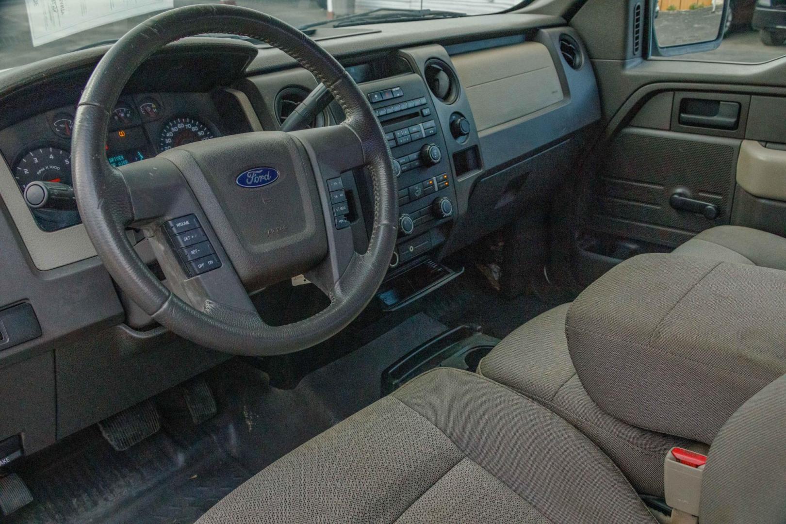 2009 WHITE FORD F-150 STX SuperCab 6.5-ft. Bed 2WD (1FTRX12W09K) with an 4.6L V8 SOHC 16V engine, 4-SPEED AUTOMATIC OR 6-SPEED AUTOMATIC transmission, located at 420 E. Kingsbury St., Seguin, TX, 78155, (830) 401-0495, 29.581060, -97.961647 - Photo#7