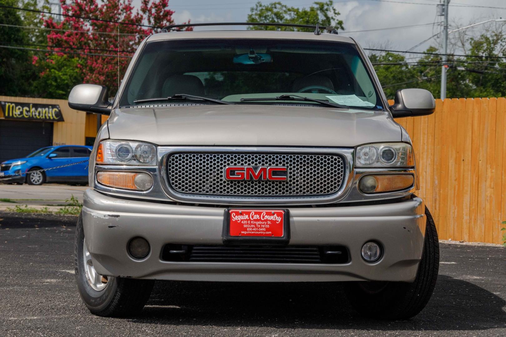 2006 SILVER GMC YUKON DENALI XL AWD (1GKFK66U66J) with an 6.0L V8 OHV 16V engine, 4-SPEED AUTOMATIC transmission, located at 420 E. Kingsbury St., Seguin, TX, 78155, (830) 401-0495, 29.581060, -97.961647 - Photo#1