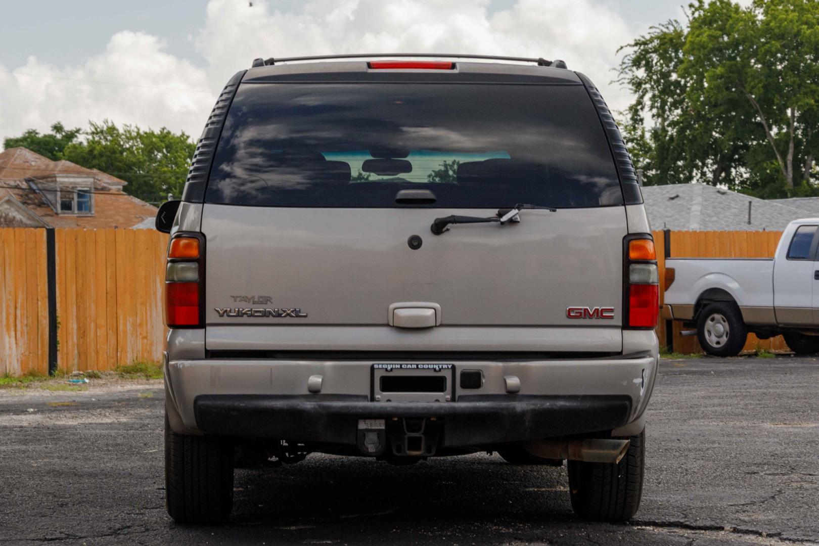 2006 SILVER GMC YUKON DENALI XL AWD (1GKFK66U66J) with an 6.0L V8 OHV 16V engine, 4-SPEED AUTOMATIC transmission, located at 420 E. Kingsbury St., Seguin, TX, 78155, (830) 401-0495, 29.581060, -97.961647 - Photo#5