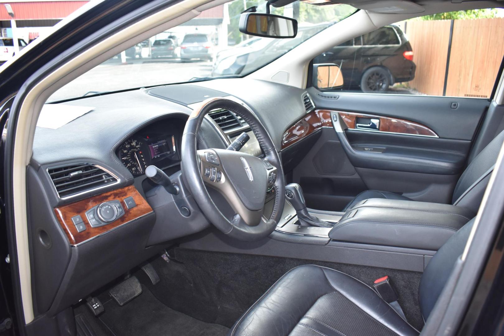 2012 BLACK /BLACK LINCOLN MKX FWD (2LMDJ6JK5CB) with an 3.7L 6 CYLINDER engine, 6 SPEED AUTO transmission, located at 420 E. Kingsbury St., Seguin, TX, 78155, (830) 401-0495, 29.581060, -97.961647 - Photo#1