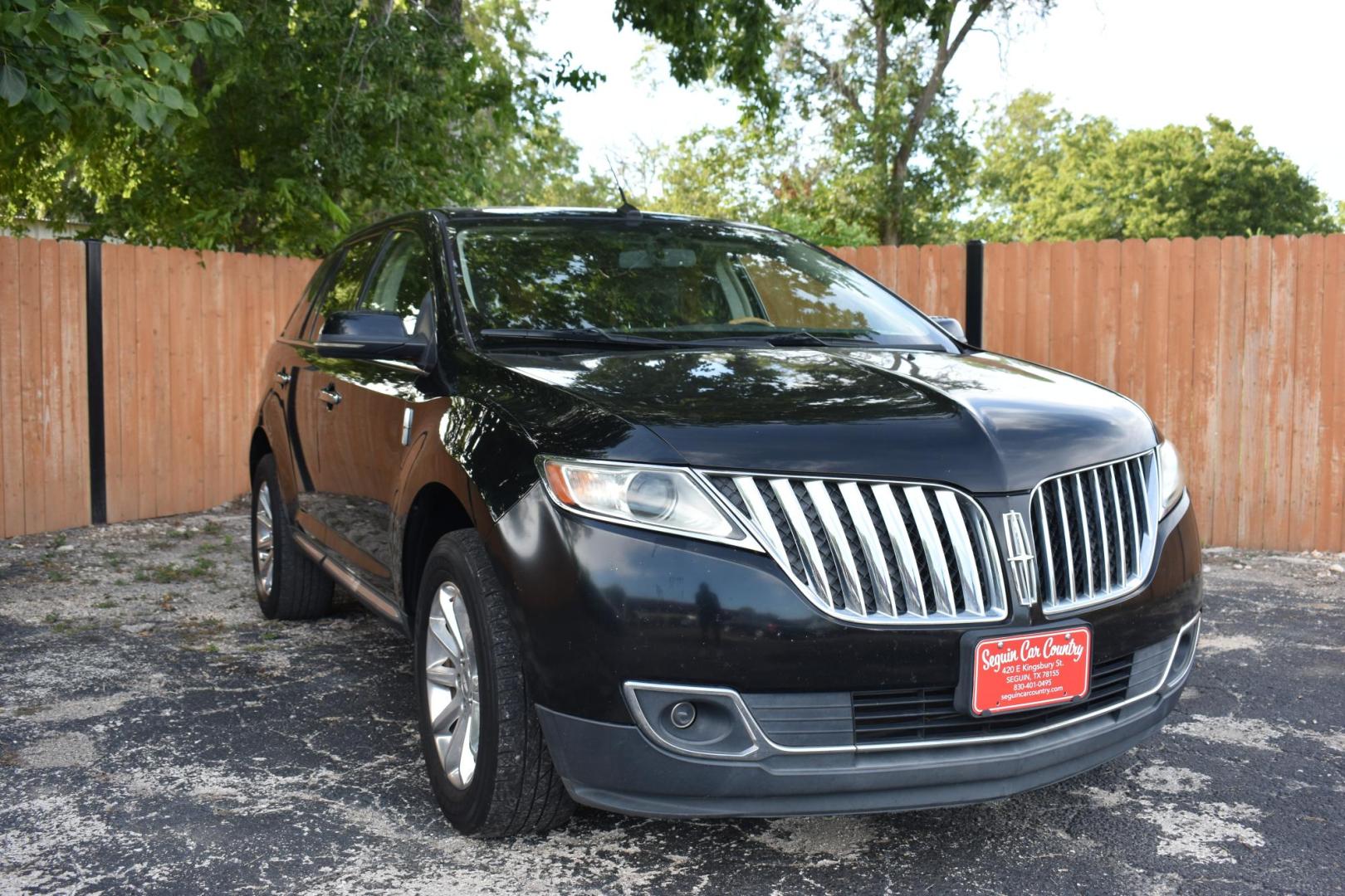 2012 BLACK /BLACK LINCOLN MKX FWD (2LMDJ6JK5CB) with an 3.7L 6 CYLINDER engine, 6 SPEED AUTO transmission, located at 420 E. Kingsbury St., Seguin, TX, 78155, (830) 401-0495, 29.581060, -97.961647 - Photo#2