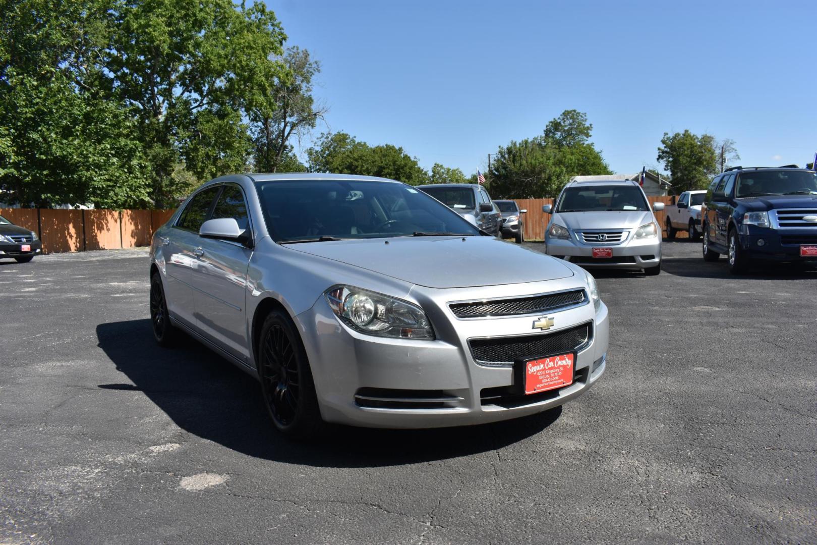 2009 /BLACK CHEVROLET MALIBU LT1 (1G1ZJ577894) with an 3.6L V6 DOHC 24V engine, 6-Speed Automatic transmission, located at 420 E. Kingsbury St., Seguin, TX, 78155, (830) 401-0495, 29.581060, -97.961647 - Photo#0