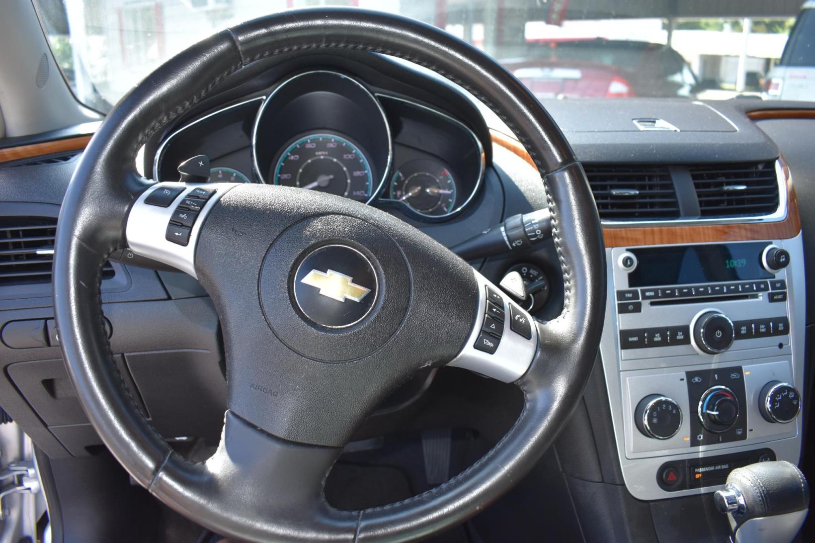 2009 /BLACK CHEVROLET MALIBU LT1 (1G1ZJ577894) with an 3.6L V6 DOHC 24V engine, 6-Speed Automatic transmission, located at 420 E. Kingsbury St., Seguin, TX, 78155, (830) 401-0495, 29.581060, -97.961647 - Photo#4