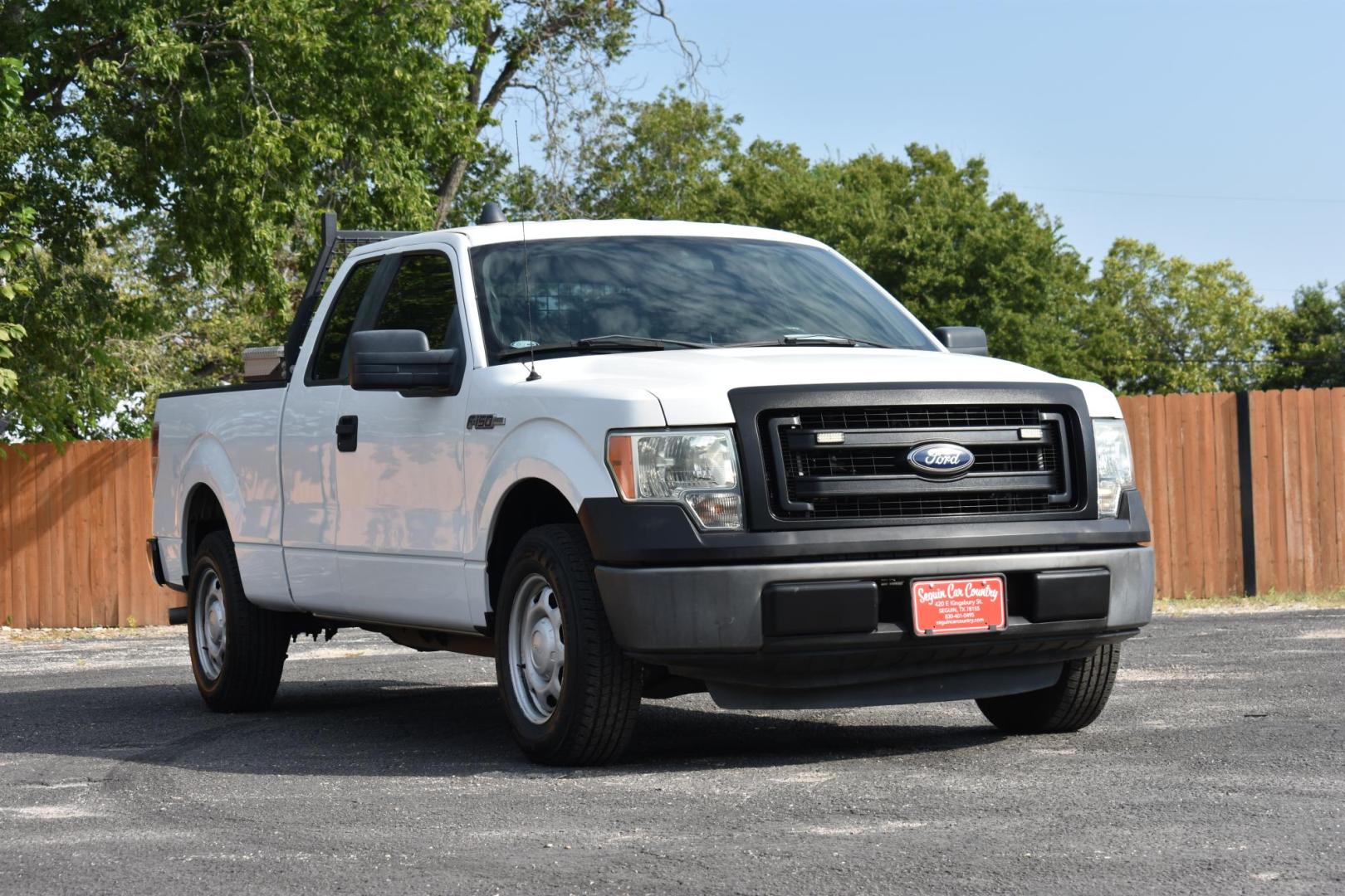 2013 WHITE Ford F-150 Lariat SuperCab 6.5-ft. Bed 2WD (1FTFX1CF3DK) with an 5.0L V8 engine, 6-Speed Automatic transmission, located at 420 E. Kingsbury St., Seguin, TX, 78155, (830) 401-0495, 29.581060, -97.961647 - Photo#0