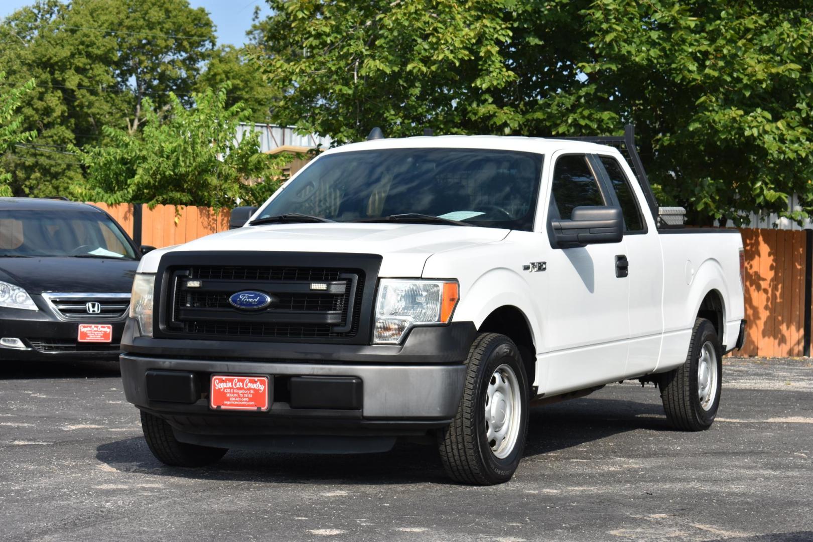 2013 WHITE Ford F-150 Lariat SuperCab 6.5-ft. Bed 2WD (1FTFX1CF3DK) with an 5.0L V8 engine, 6-Speed Automatic transmission, located at 420 E. Kingsbury St., Seguin, TX, 78155, (830) 401-0495, 29.581060, -97.961647 - Photo#1