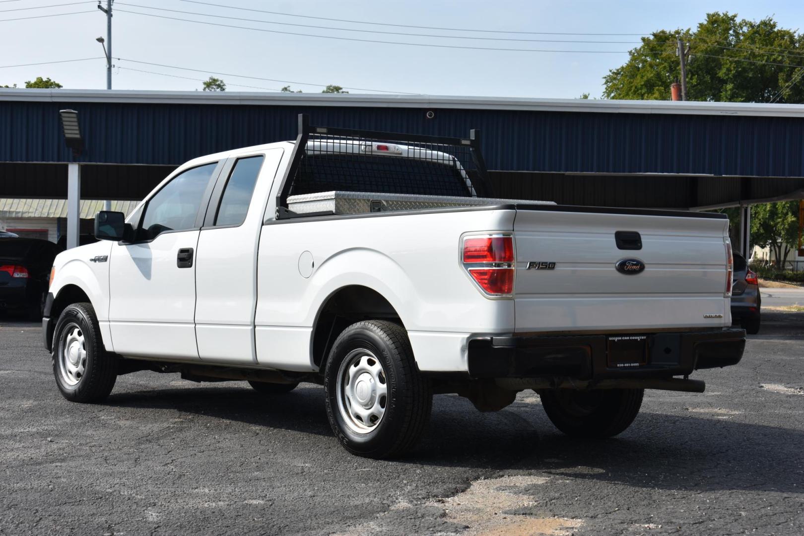 2013 WHITE Ford F-150 Lariat SuperCab 6.5-ft. Bed 2WD (1FTFX1CF3DK) with an 5.0L V8 engine, 6-Speed Automatic transmission, located at 420 E. Kingsbury St., Seguin, TX, 78155, (830) 401-0495, 29.581060, -97.961647 - Photo#5