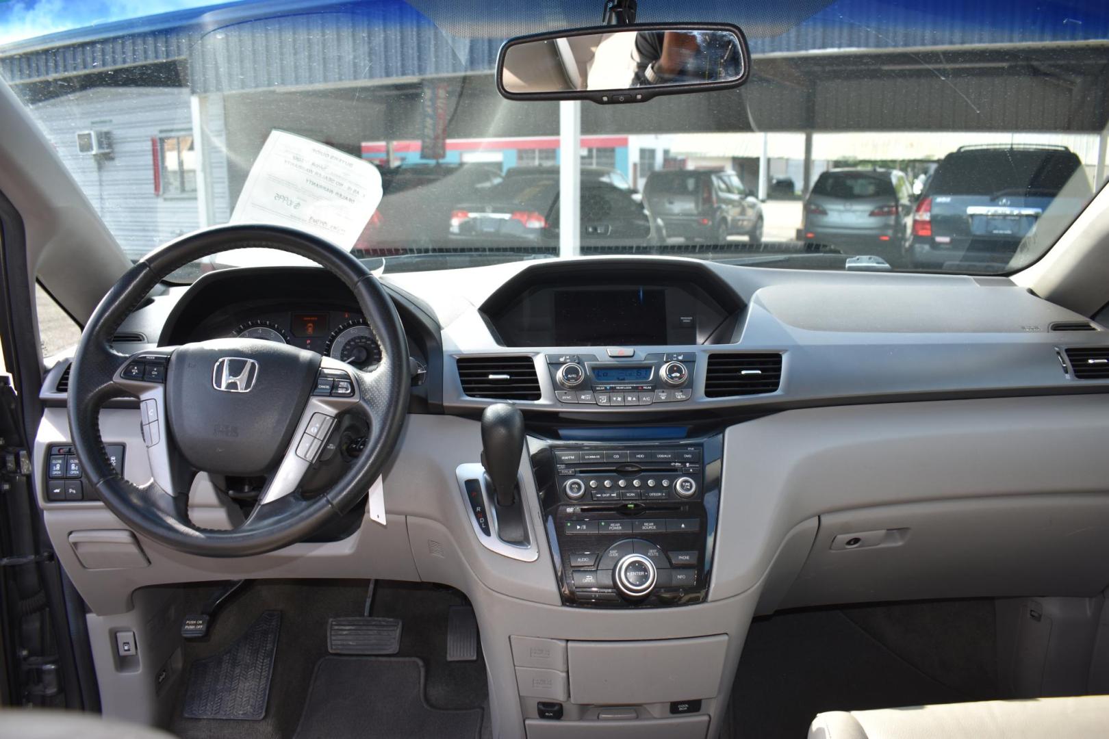 2012 Honda Odyssey Touring (5FNRL5H96CB) with an 3.5L V6 SOHC 24V engine, 5-Speed Automatic transmission, located at 420 E. Kingsbury St., Seguin, TX, 78155, (830) 401-0495, 29.581060, -97.961647 - Photo#5