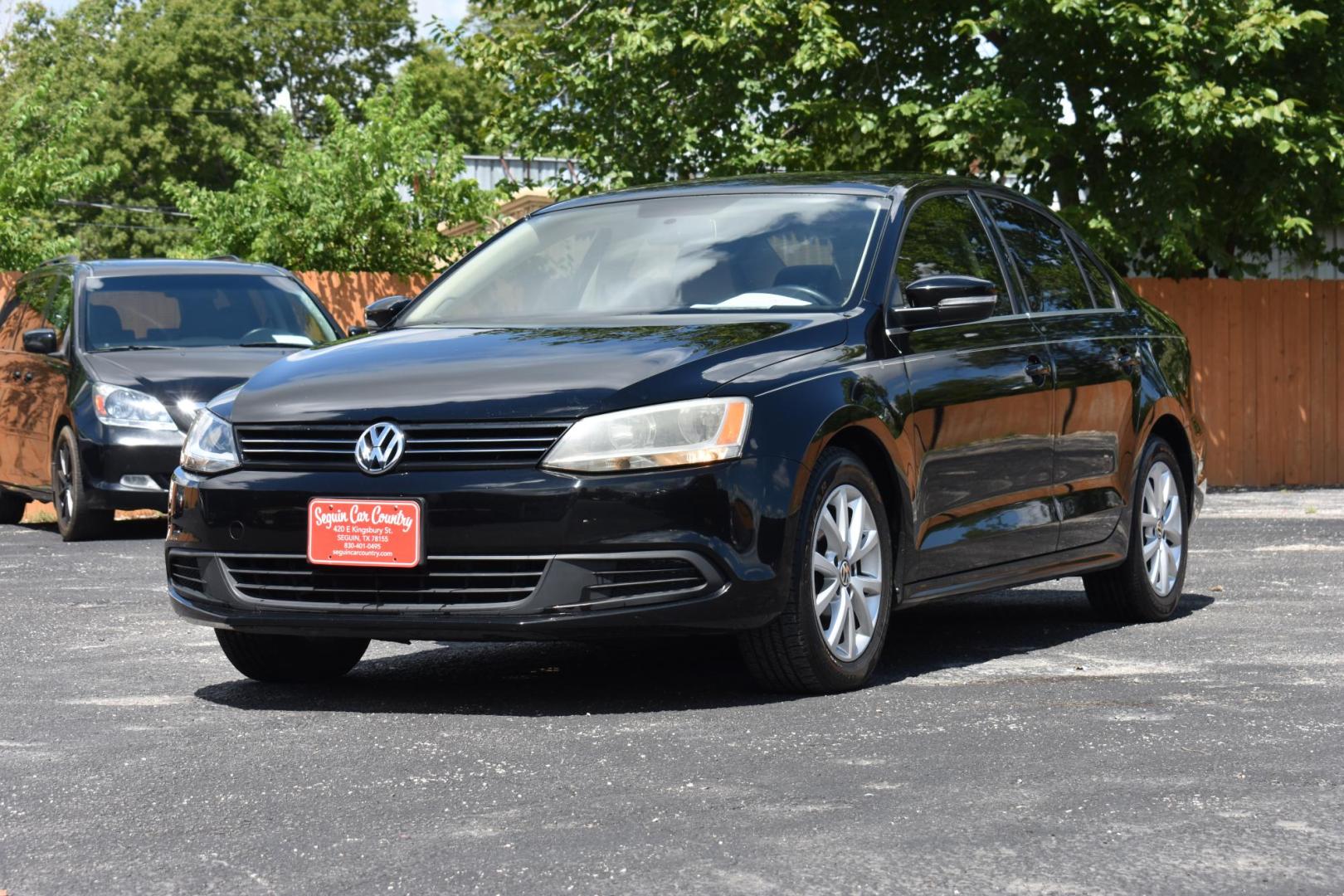 2013 Volkswagen Jetta SE (3VWDX7AJXDM) with an 2.5L L5 DOHC 20V engine, located at 420 E. Kingsbury St., Seguin, TX, 78155, (830) 401-0495, 29.581060, -97.961647 - Photo#0