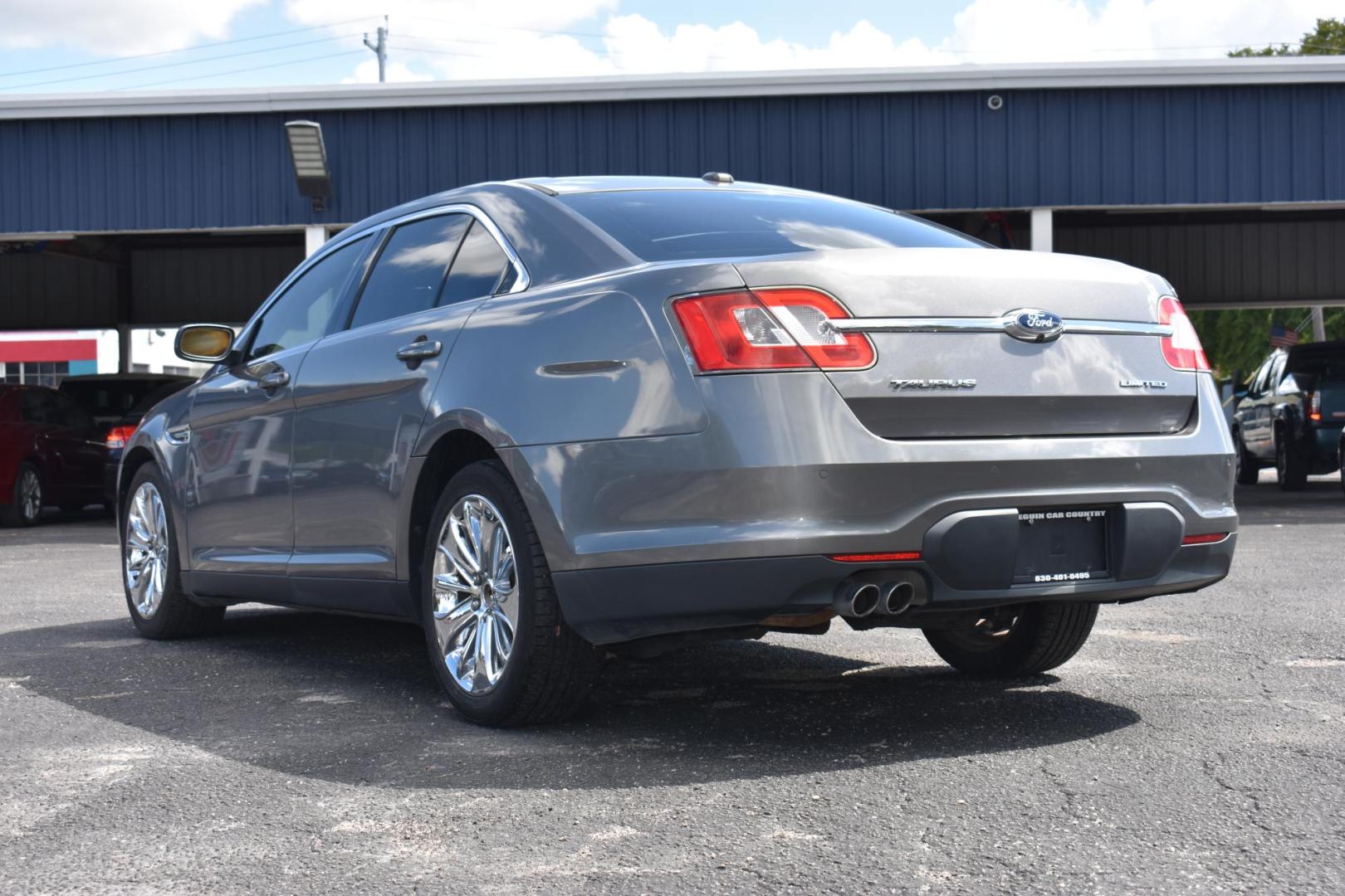 2012 Ford Taurus Limited FWD (1FAHP2FW1CG) with an 3.5L V6 DOHC 24V engine, 6-Speed Automatic transmission, located at 420 E. Kingsbury St., Seguin, TX, 78155, (830) 401-0495, 29.581060, -97.961647 - Photo#2