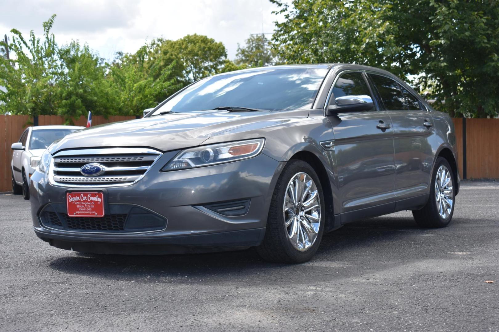 2012 Ford Taurus Limited FWD (1FAHP2FW1CG) with an 3.5L V6 DOHC 24V engine, 6-Speed Automatic transmission, located at 420 E. Kingsbury St., Seguin, TX, 78155, (830) 401-0495, 29.581060, -97.961647 - Photo#1