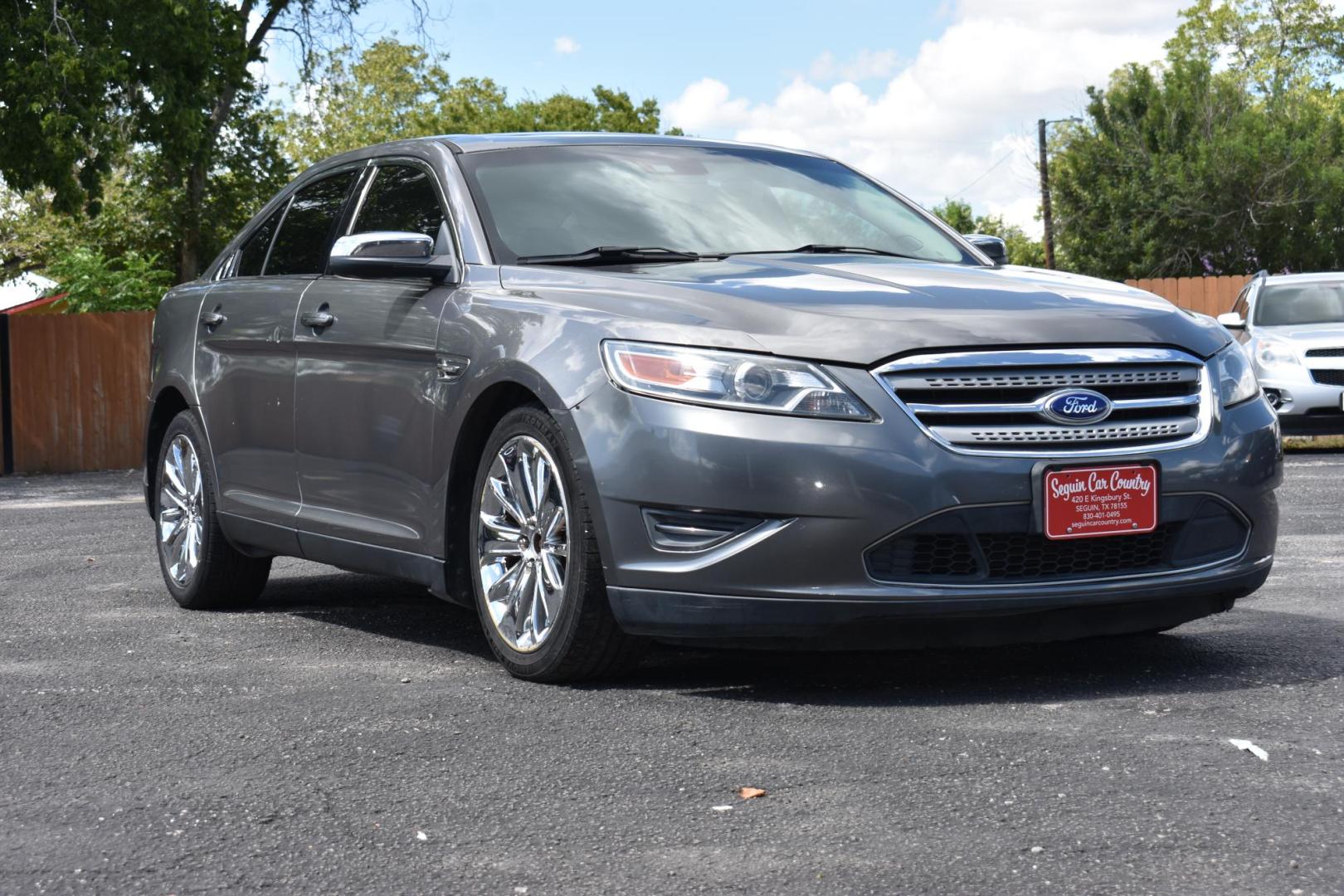 2012 Ford Taurus Limited FWD (1FAHP2FW1CG) with an 3.5L V6 DOHC 24V engine, 6-Speed Automatic transmission, located at 420 E. Kingsbury St., Seguin, TX, 78155, (830) 401-0495, 29.581060, -97.961647 - Photo#0