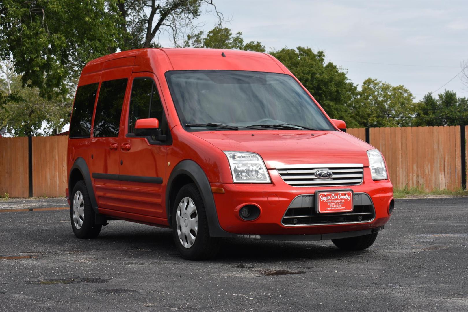 2013 Ford Transit Connect XLT Premium Wagon (NM0KS9CN8DT) with an 2.0L L4 DOHC 16V engine, 4-Speed Automatic transmission, located at 420 E. Kingsbury St., Seguin, TX, 78155, (830) 401-0495, 29.581060, -97.961647 - Photo#0