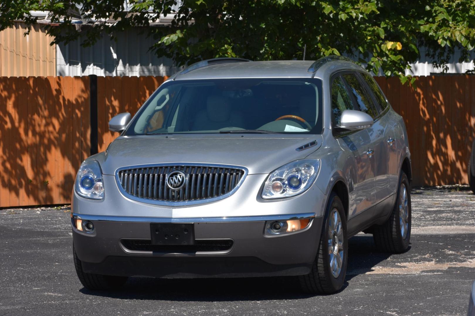 2012 SILVER Buick Enclave Premium FWD (5GAKRDED8CJ) with an 3.6L V6 DOHC 24V engine, 6-Speed Automatic Overdrive transmission, located at 420 E. Kingsbury St., Seguin, TX, 78155, (830) 401-0495, 29.581060, -97.961647 - Photo#1