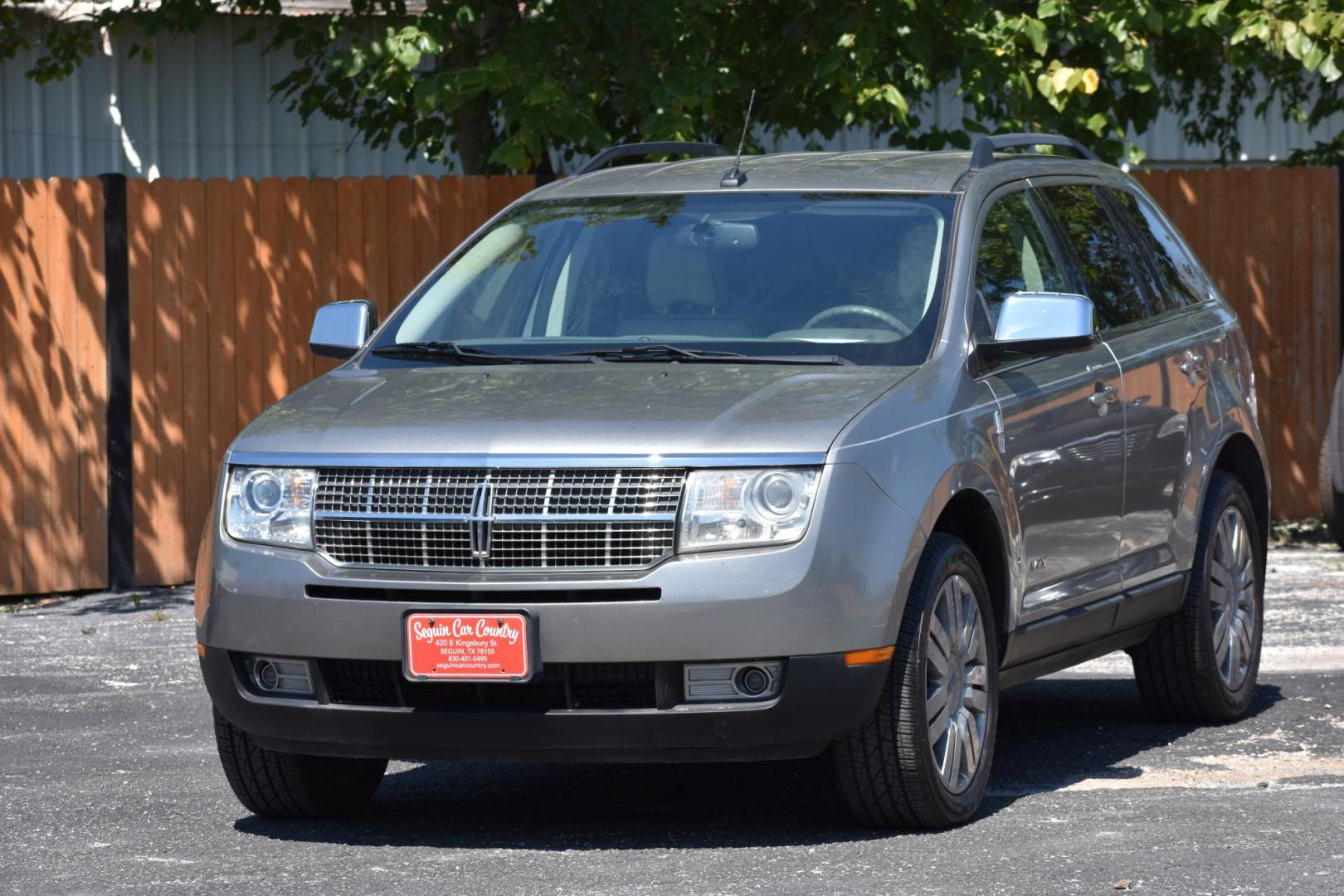 2008 Lincoln MKX FWD (2LMDU68C08B) with an 3.5L V6 DOHC 24V engine, 6-Speed Automatic Overdrive transmission, located at 420 E. Kingsbury St., Seguin, TX, 78155, (830) 401-0495, 29.581060, -97.961647 - Photo#0