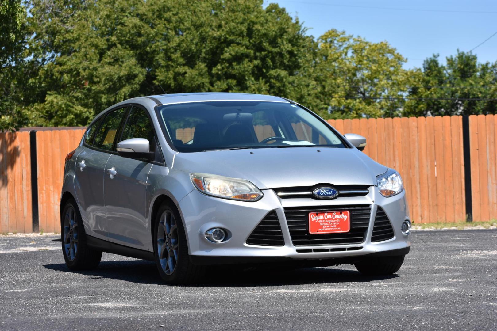 2014 Ford Focus SE Hatch (1FADP3K23EL) with an 2.0L L4 DOHC 16V engine, located at 420 E. Kingsbury St., Seguin, TX, 78155, (830) 401-0495, 29.581060, -97.961647 - Photo#0