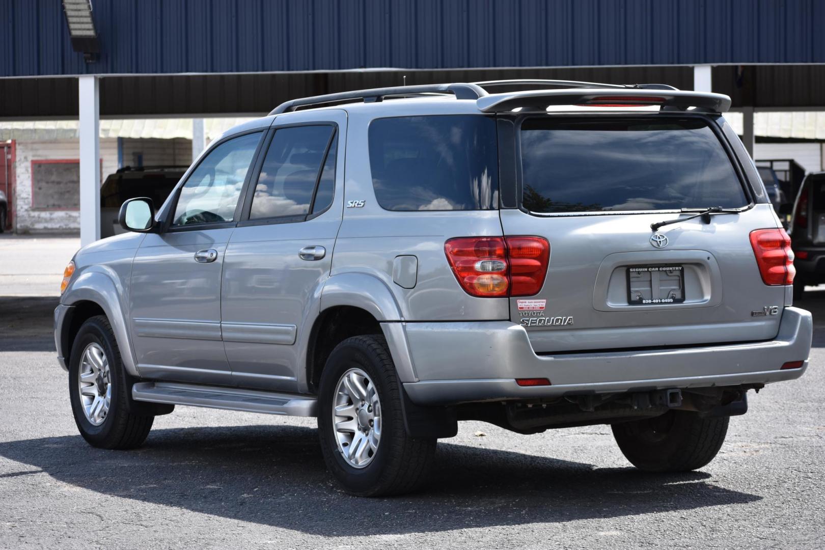 2004 GRAY Toyota Sequoia SR5 2WD (5TDZT34A44S) with an 4.7L V8 DOHC 32V engine, 4-Speed Automatic Overdrive transmission, located at 420 E. Kingsbury St., Seguin, TX, 78155, (830) 401-0495, 29.581060, -97.961647 - Photo#2