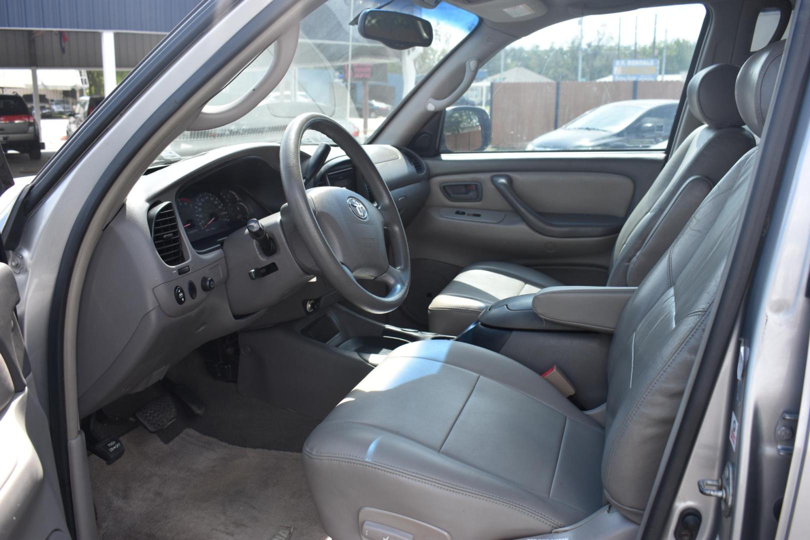 2004 GRAY Toyota Sequoia SR5 2WD (5TDZT34A44S) with an 4.7L V8 DOHC 32V engine, 4-Speed Automatic Overdrive transmission, located at 420 E. Kingsbury St., Seguin, TX, 78155, (830) 401-0495, 29.581060, -97.961647 - Photo#3