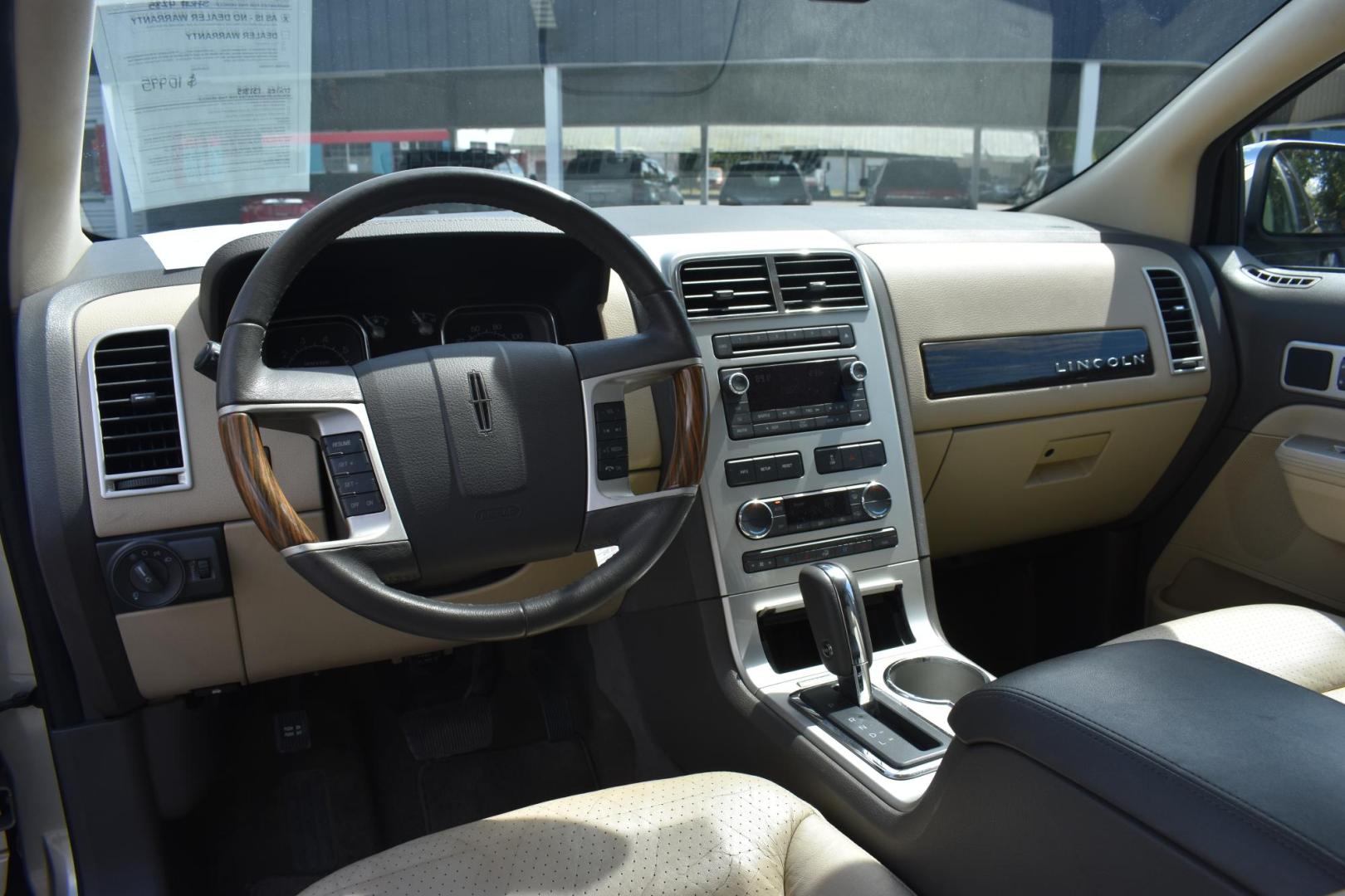 2010 GOLD Lincoln MKX FWD (2LMDJ6JCXAB) with an 3.5L V6 DOHC 24V engine, 6-Speed Automatic transmission, located at 420 E. Kingsbury St., Seguin, TX, 78155, (830) 401-0495, 29.581060, -97.961647 - Photo#5