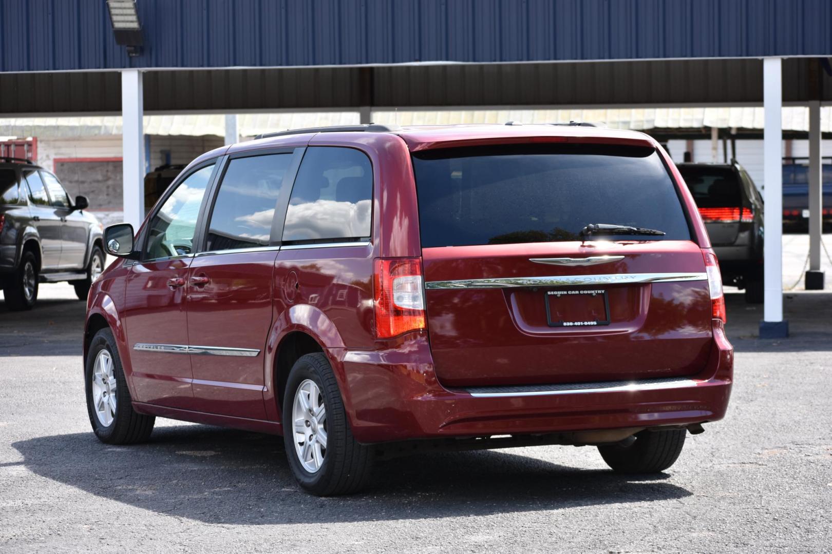 2012 RED Chrysler Town & Country Touring (2C4RC1BG3CR) with an 3.6L V6 DOHC 24V engine, 6-Speed Automatic transmission, located at 420 E. Kingsbury St., Seguin, TX, 78155, (830) 401-0495, 29.581060, -97.961647 - Photo#2