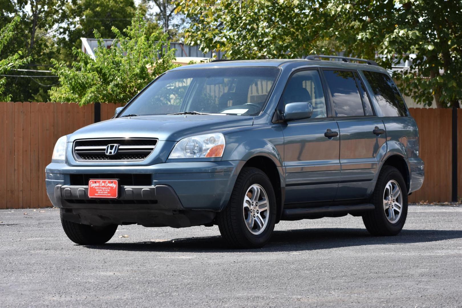 2005 BLUE Honda Pilot EX w/ Leather (5FNYF18595B) with an 3.5L V6 SOHC 24V engine, 5-Speed Automatic Overdrive transmission, located at 420 E. Kingsbury St., Seguin, TX, 78155, (830) 401-0495, 29.581060, -97.961647 - Photo#0