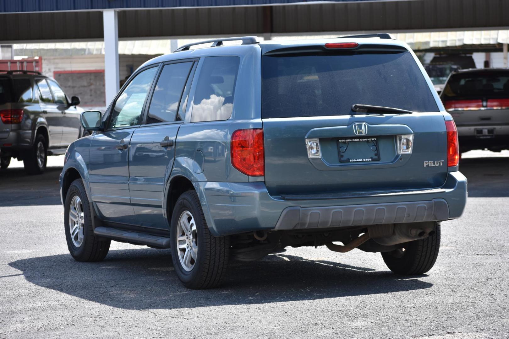 2005 BLUE Honda Pilot EX w/ Leather (5FNYF18595B) with an 3.5L V6 SOHC 24V engine, 5-Speed Automatic Overdrive transmission, located at 420 E. Kingsbury St., Seguin, TX, 78155, (830) 401-0495, 29.581060, -97.961647 - Photo#2