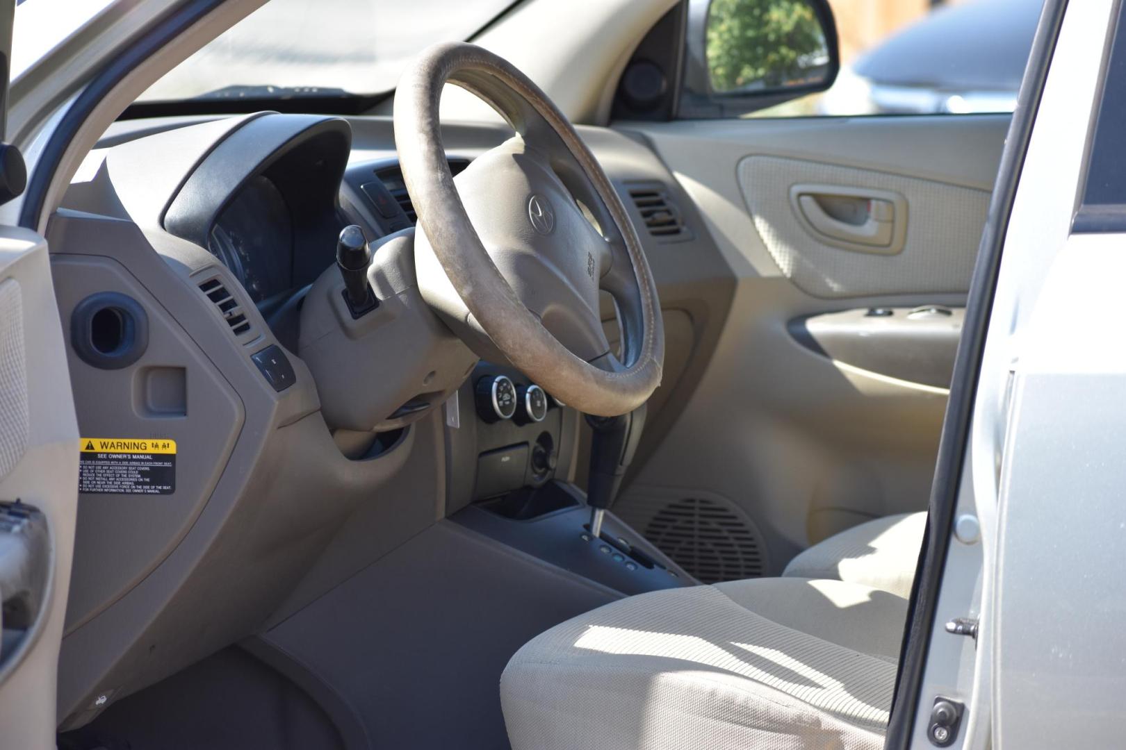 2008 BEIGE Hyundai Tucson GLS 2.0 2WD (KM8JM12B58U) with an 2.0L L4 DOHC 16V engine, located at 420 E. Kingsbury St., Seguin, TX, 78155, (830) 401-0495, 29.581060, -97.961647 - Photo#3