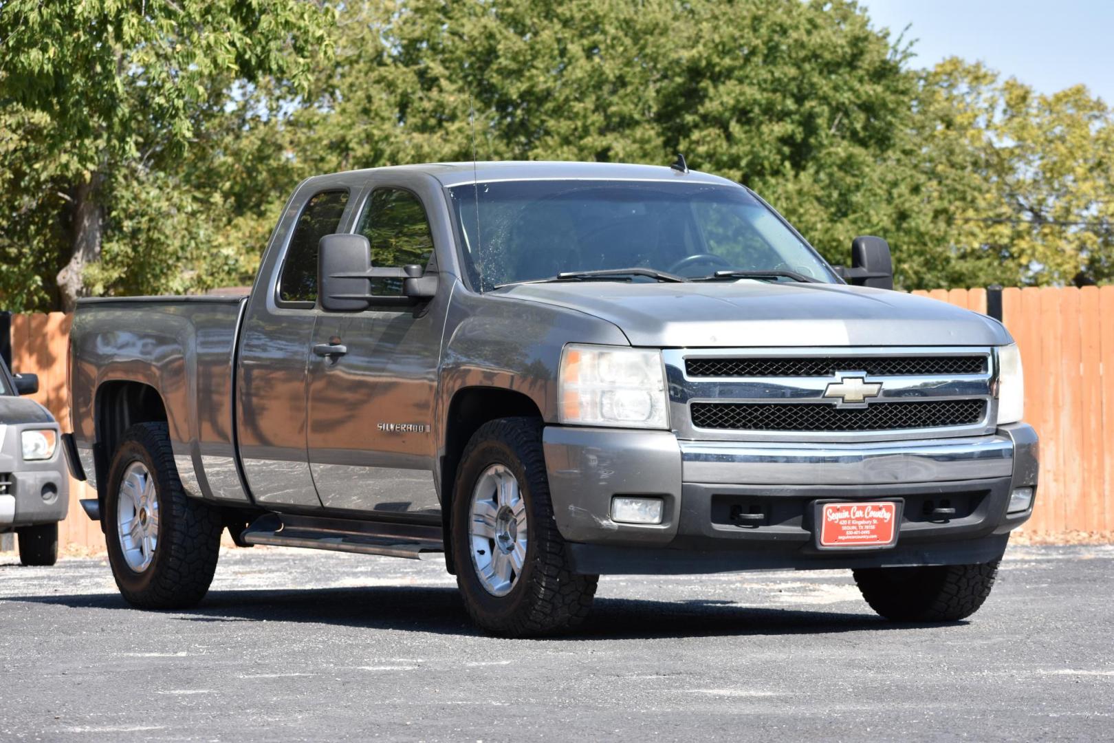 2008 BEIGE Chevrolet Silverado 1500 LT1 Ext. Cab Long Box 4WD (2GCEK19JX81) with an 5.3L V8 OHV 16V engine, 4-Speed Automatic Overdrive transmission, located at 420 E. Kingsbury St., Seguin, TX, 78155, (830) 401-0495, 29.581060, -97.961647 - Photo#0