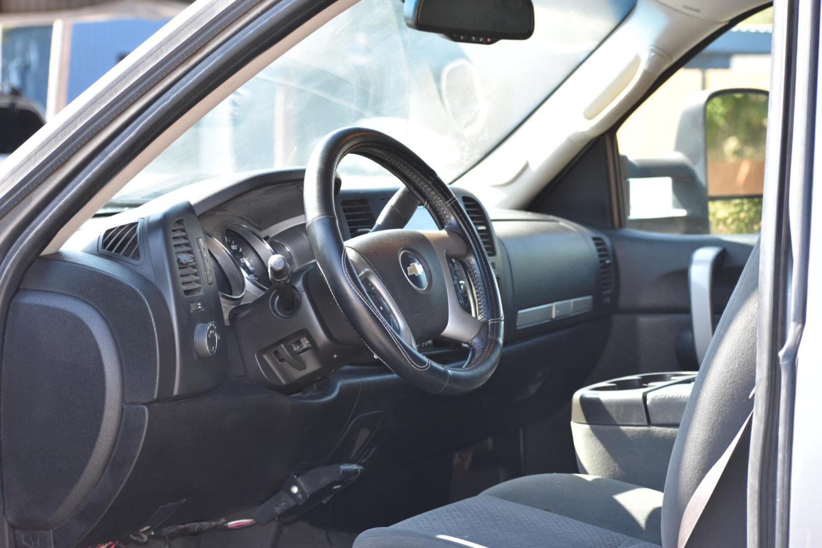 2008 BEIGE Chevrolet Silverado 1500 LT1 Ext. Cab Long Box 4WD (2GCEK19JX81) with an 5.3L V8 OHV 16V engine, 4-Speed Automatic Overdrive transmission, located at 420 E. Kingsbury St., Seguin, TX, 78155, (830) 401-0495, 29.581060, -97.961647 - Photo#3