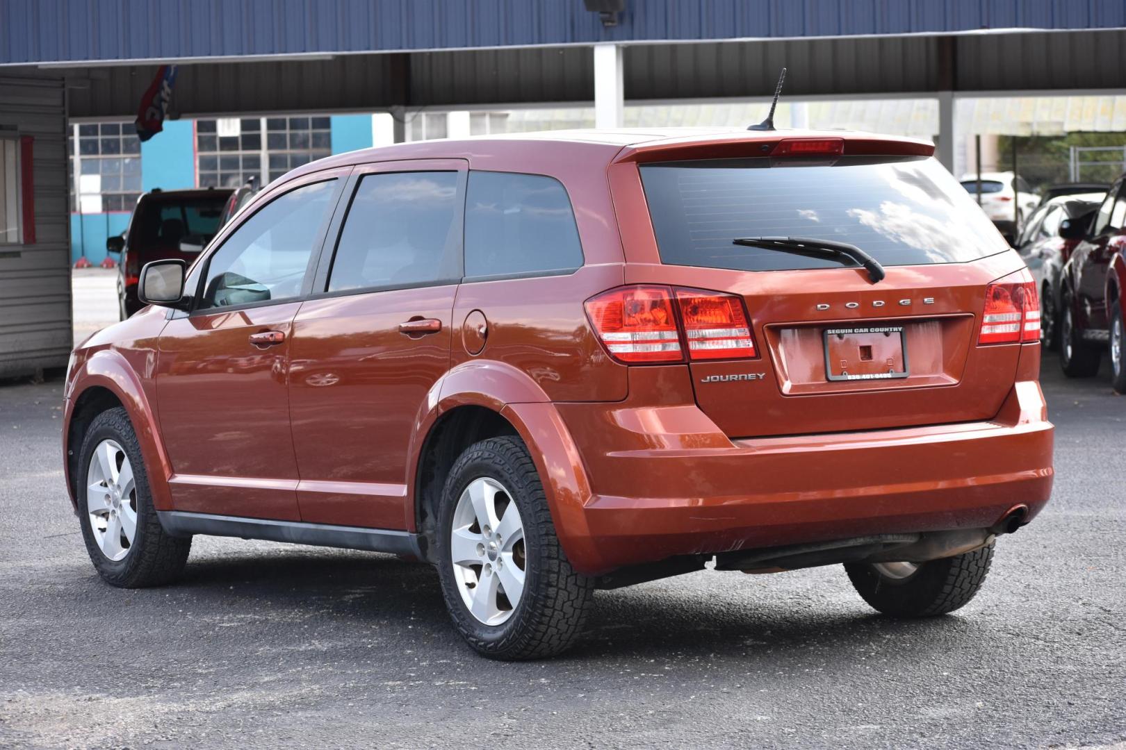 2013 ORANGE Dodge Journey SE (3C4PDCABXDT) with an 2.4L L4 DOHC 16V engine, 4-Speed Automatic transmission, located at 420 E. Kingsbury St., Seguin, TX, 78155, (830) 401-0495, 29.581060, -97.961647 - Photo#2