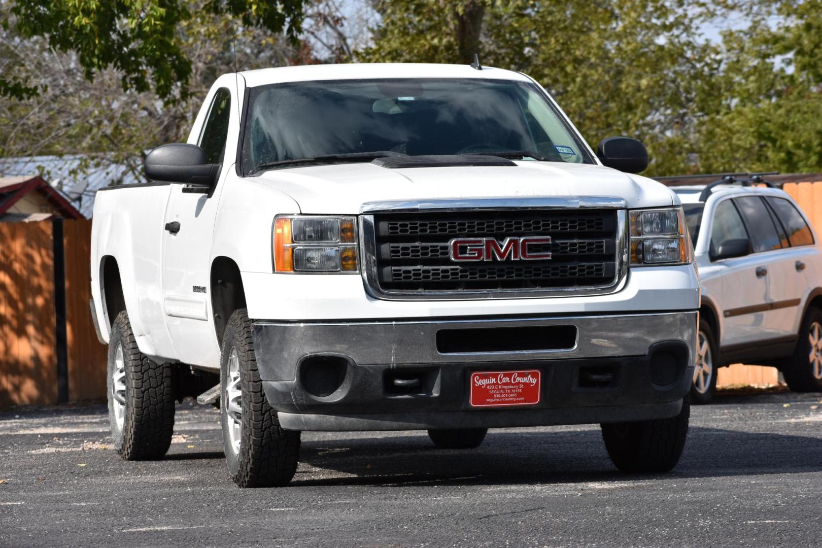 2011 GMC Sierra 2500HD SLE Long Box 2WD (1GT010CG4BF) with an 6.0L V8 OHV 16V FFV engine, 6-Speed Automatic transmission, located at 420 E. Kingsbury St., Seguin, TX, 78155, (830) 401-0495, 29.581060, -97.961647 - Photo#0