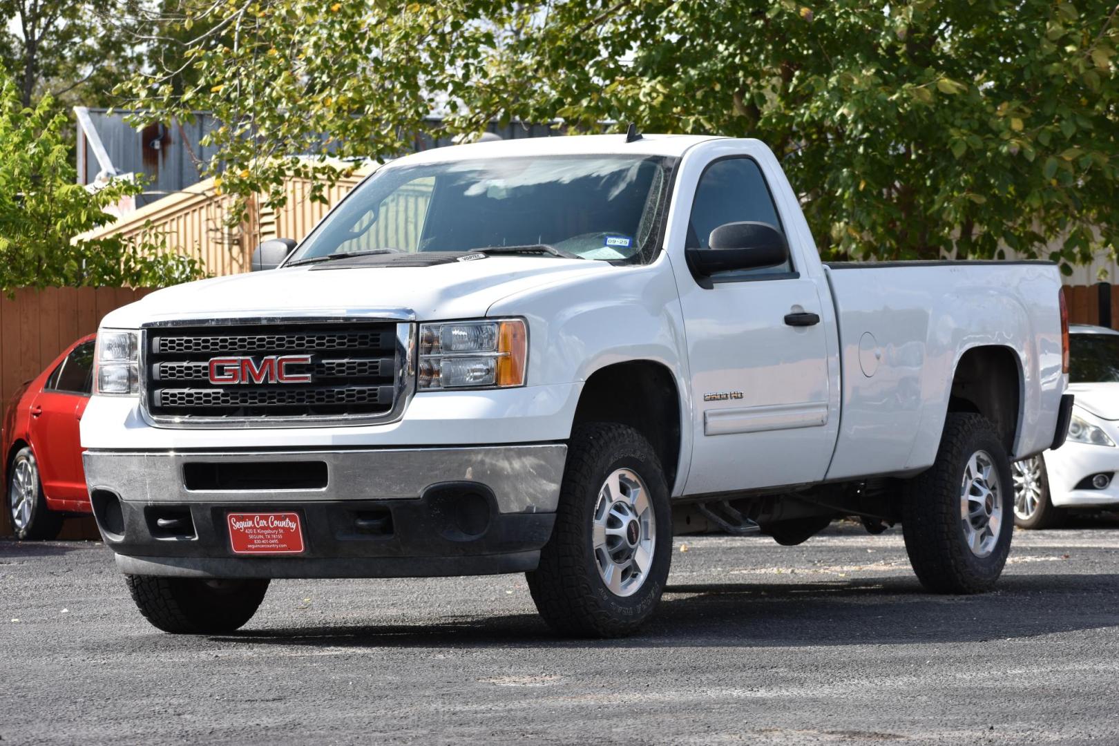 2011 GMC Sierra 2500HD SLE Long Box 2WD (1GT010CG4BF) with an 6.0L V8 OHV 16V FFV engine, 6-Speed Automatic transmission, located at 420 E. Kingsbury St., Seguin, TX, 78155, (830) 401-0495, 29.581060, -97.961647 - Photo#1