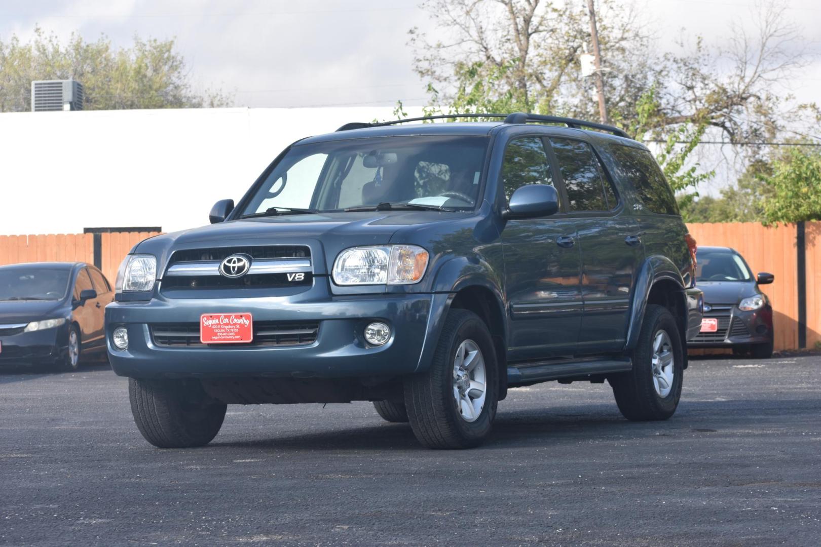 2006 Toyota Sequoia SR5 4WD (5TDBT44A56S) with an 4.7L V8 DOHC 32V engine, 5-Speed Automatic Overdrive transmission, located at 420 E. Kingsbury St., Seguin, TX, 78155, (830) 401-0495, 29.581060, -97.961647 - Photo#0