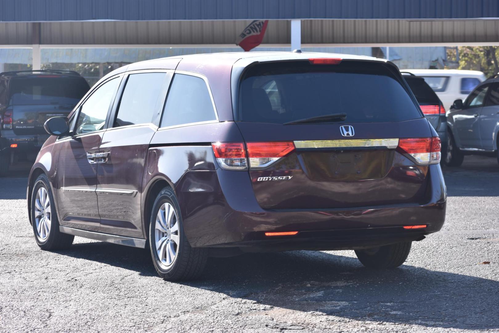 2014 MAROON Honda Odyssey EX-L (5FNRL5H67EB) with an 3.5L V6 SOHC 24V engine, 6-Speed Automatic transmission, located at 420 E. Kingsbury St., Seguin, TX, 78155, (830) 401-0495, 29.581060, -97.961647 - Photo#1