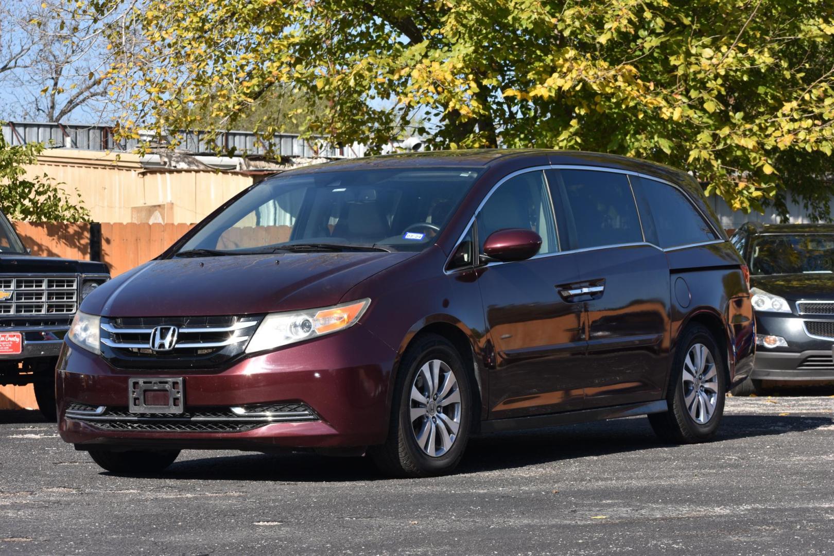 2014 MAROON Honda Odyssey EX-L (5FNRL5H67EB) with an 3.5L V6 SOHC 24V engine, 6-Speed Automatic transmission, located at 420 E. Kingsbury St., Seguin, TX, 78155, (830) 401-0495, 29.581060, -97.961647 - Photo#2